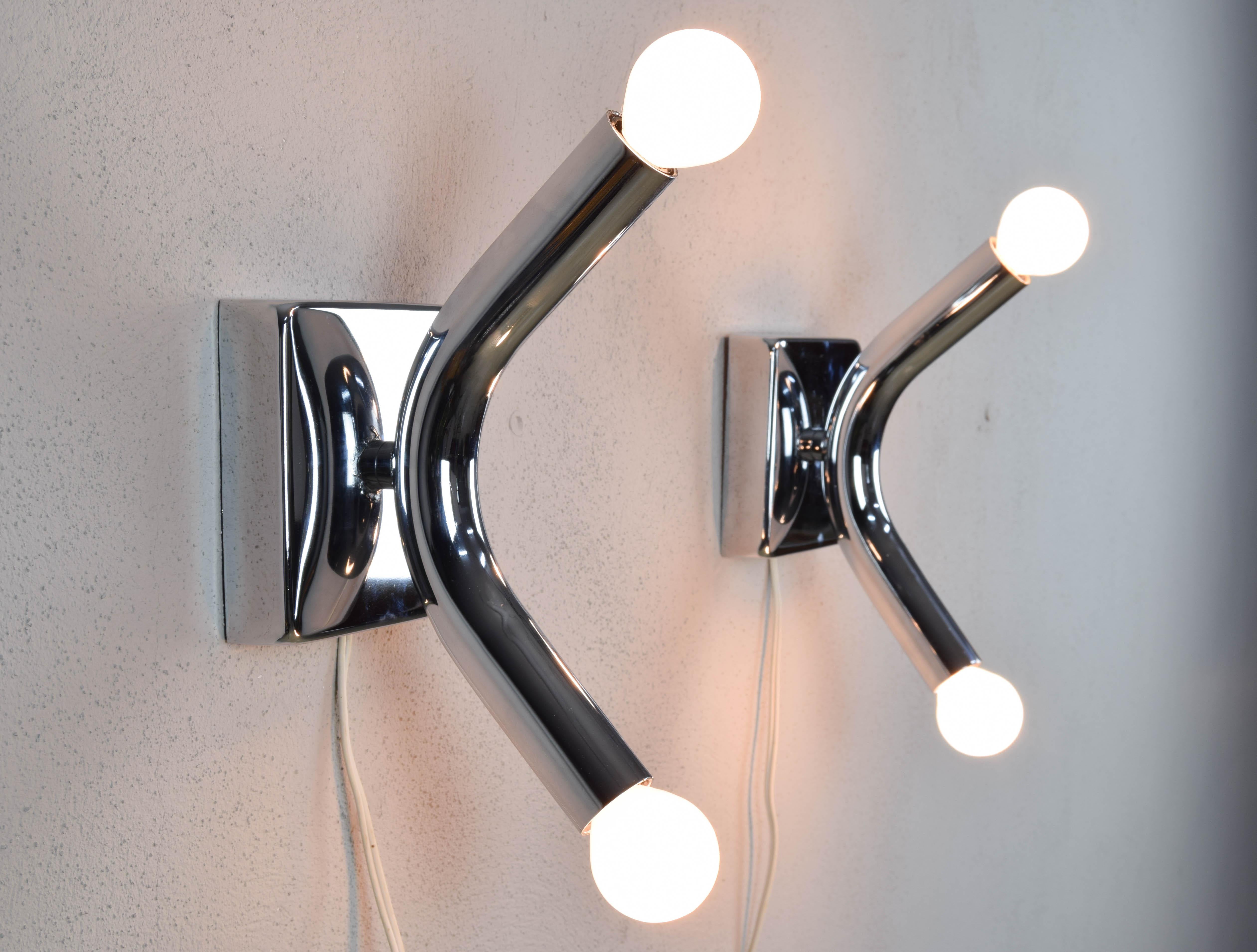 Mid-Century Modern Pair of Angelo Brotto Style Tubular Chrome Sconces, Italy In Good Condition In Escalona, Toledo