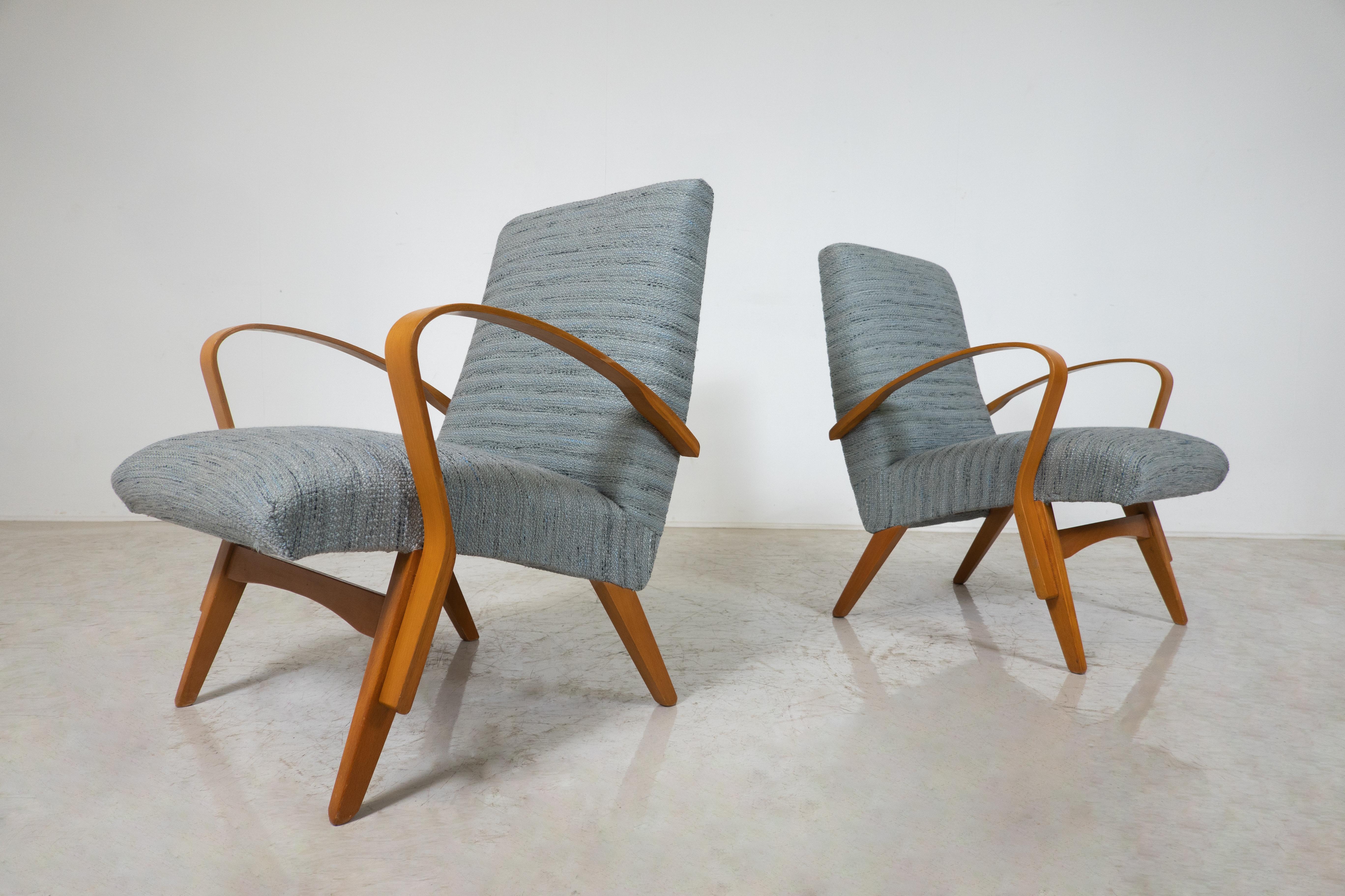 Mid-Century Modern Pair of Armchairs, 1950s, Czech Republic (New Uphostery) For Sale 1