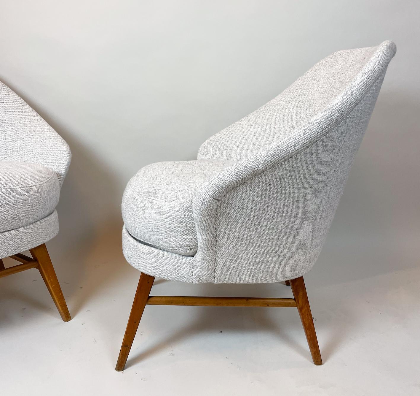 Mid-Century Modern Pair of Armchairs, Austro-Hungarian, 1960s - New Upholstery For Sale 2