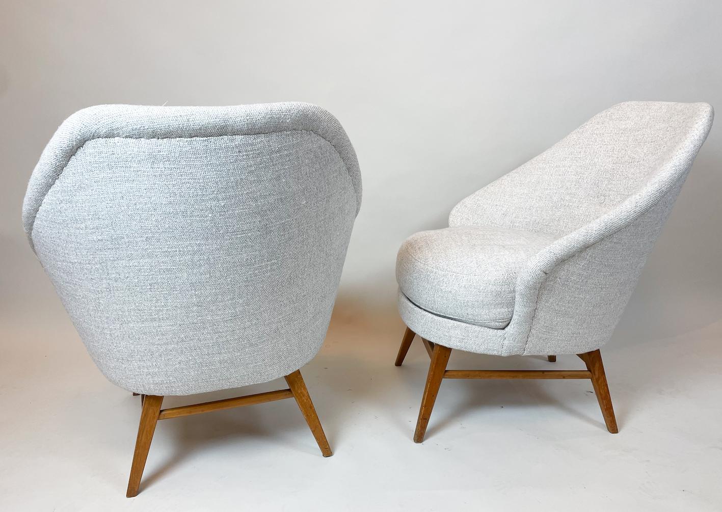 Mid-Century Modern Pair of Armchairs, Austro-Hungarian, 1960s - New Upholstery For Sale 3