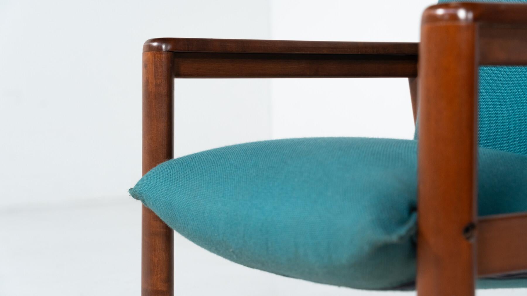 Coppia di poltrone moderne di metà secolo, tessuto blu e Wood, Italia, anni '60 in vendita 9