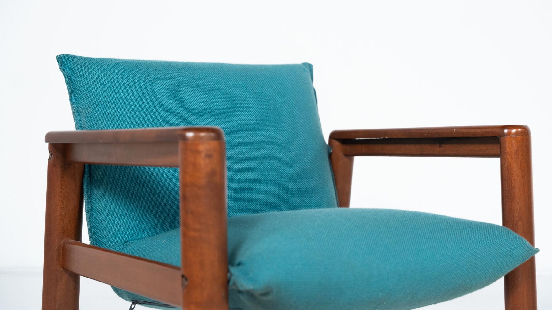 Coppia di poltrone moderne di metà secolo, tessuto blu e Wood, Italia, anni '60 In condizioni buone in vendita a Brussels, BE