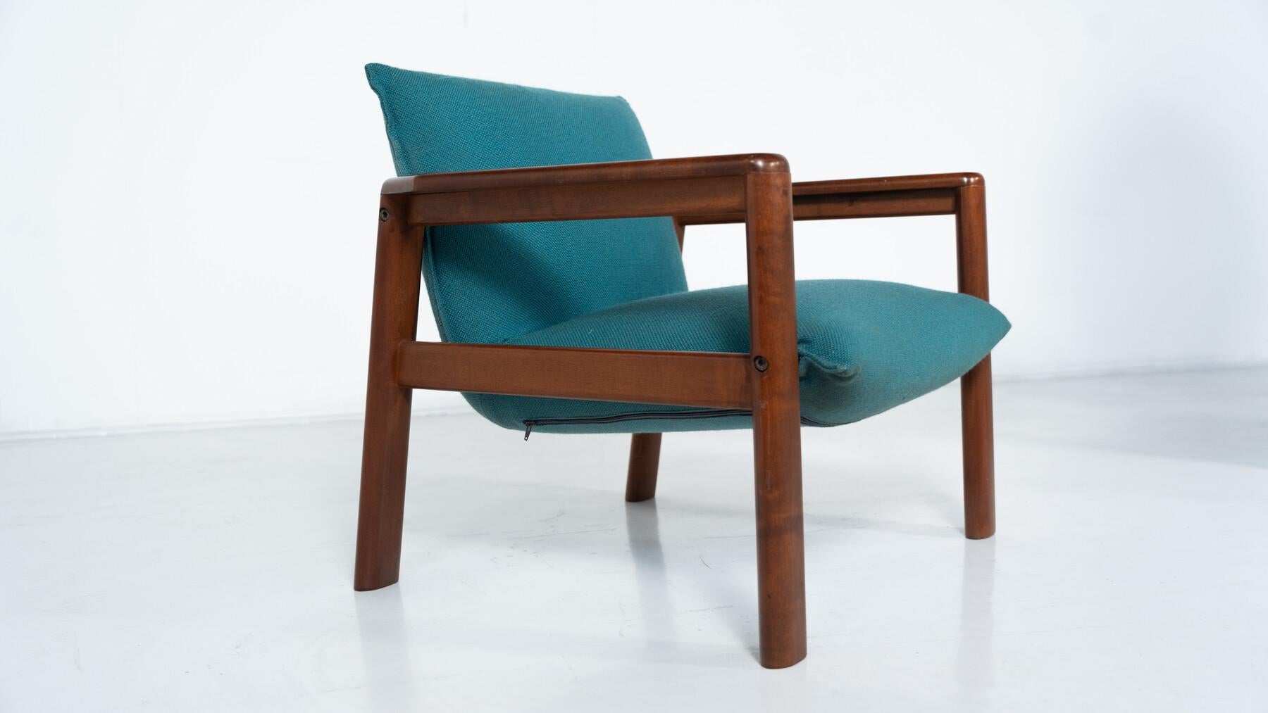Tessuto Coppia di poltrone moderne di metà secolo, tessuto blu e Wood, Italia, anni '60 in vendita