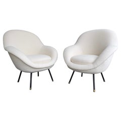Modernes Sesselpaar aus der Mitte des Jahrhunderts mit Boucl-Stoff von Ezio Minotti. Italien, 1950er Jahre