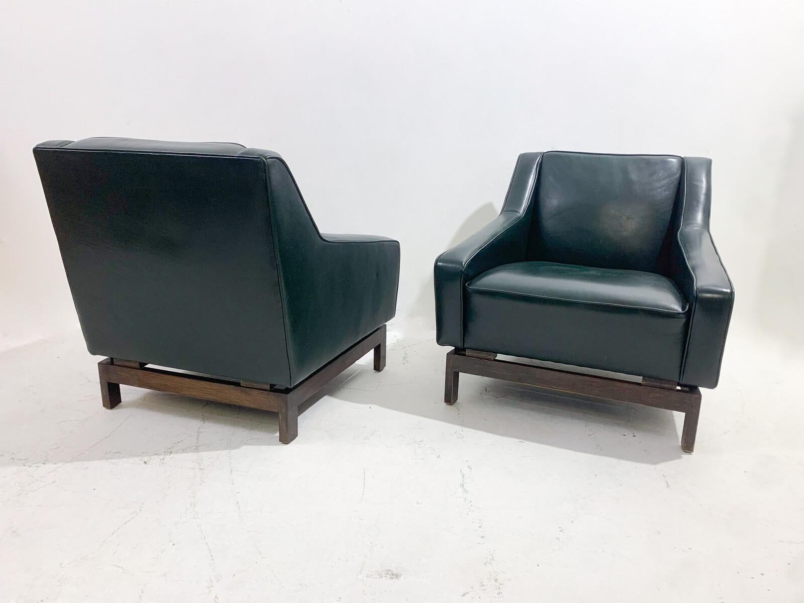 Mid-Century Modern Pair of Armchairs by Emiel Veranneman, Leather, 1958 For Sale 2