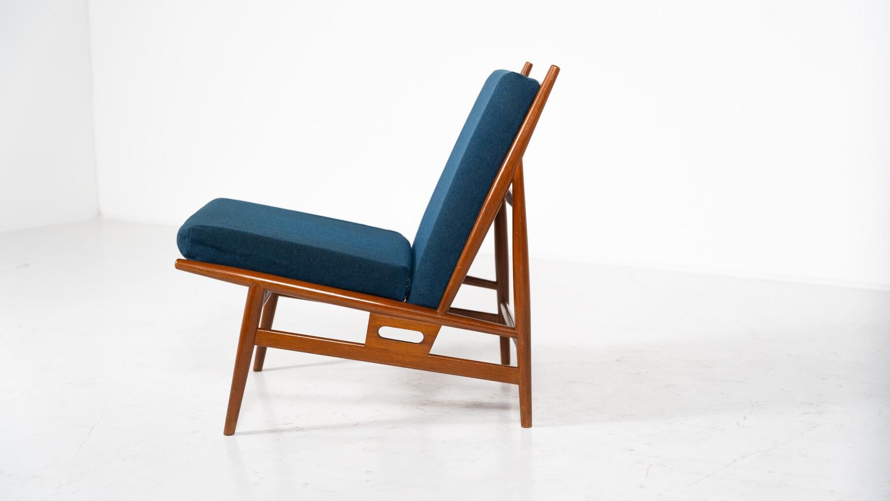 Coppia di poltrone moderne di metà secolo di Isa, Italia, anni '60 in vendita 12