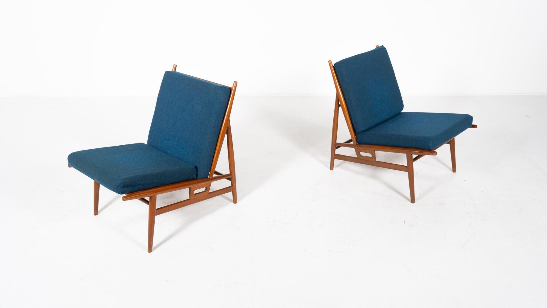 Metà XX secolo Coppia di poltrone moderne di metà secolo di Isa, Italia, anni '60 in vendita
