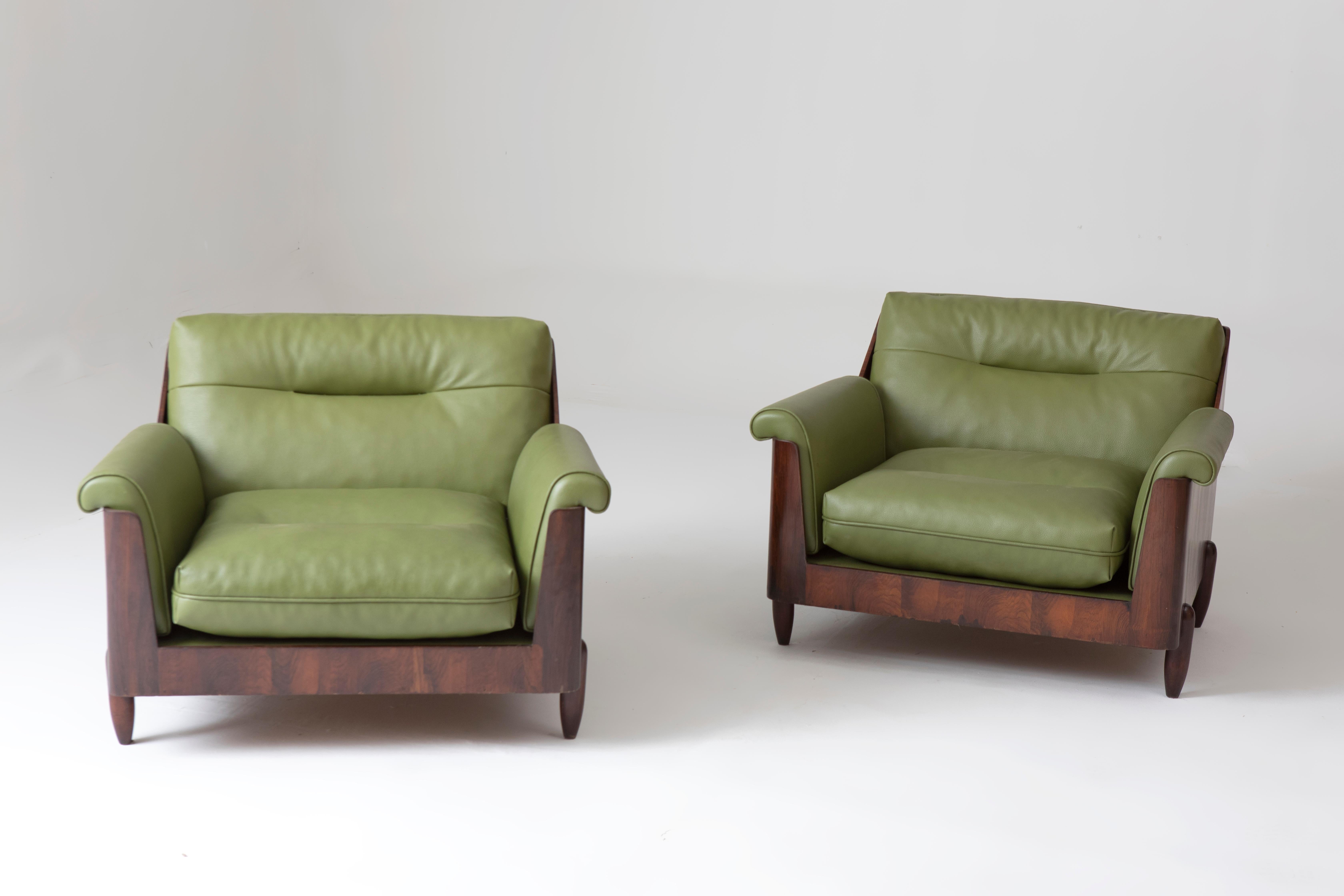Brésilien Paire de fauteuils modernes du milieu du siècle par Novo Rumo, 1960s en vente