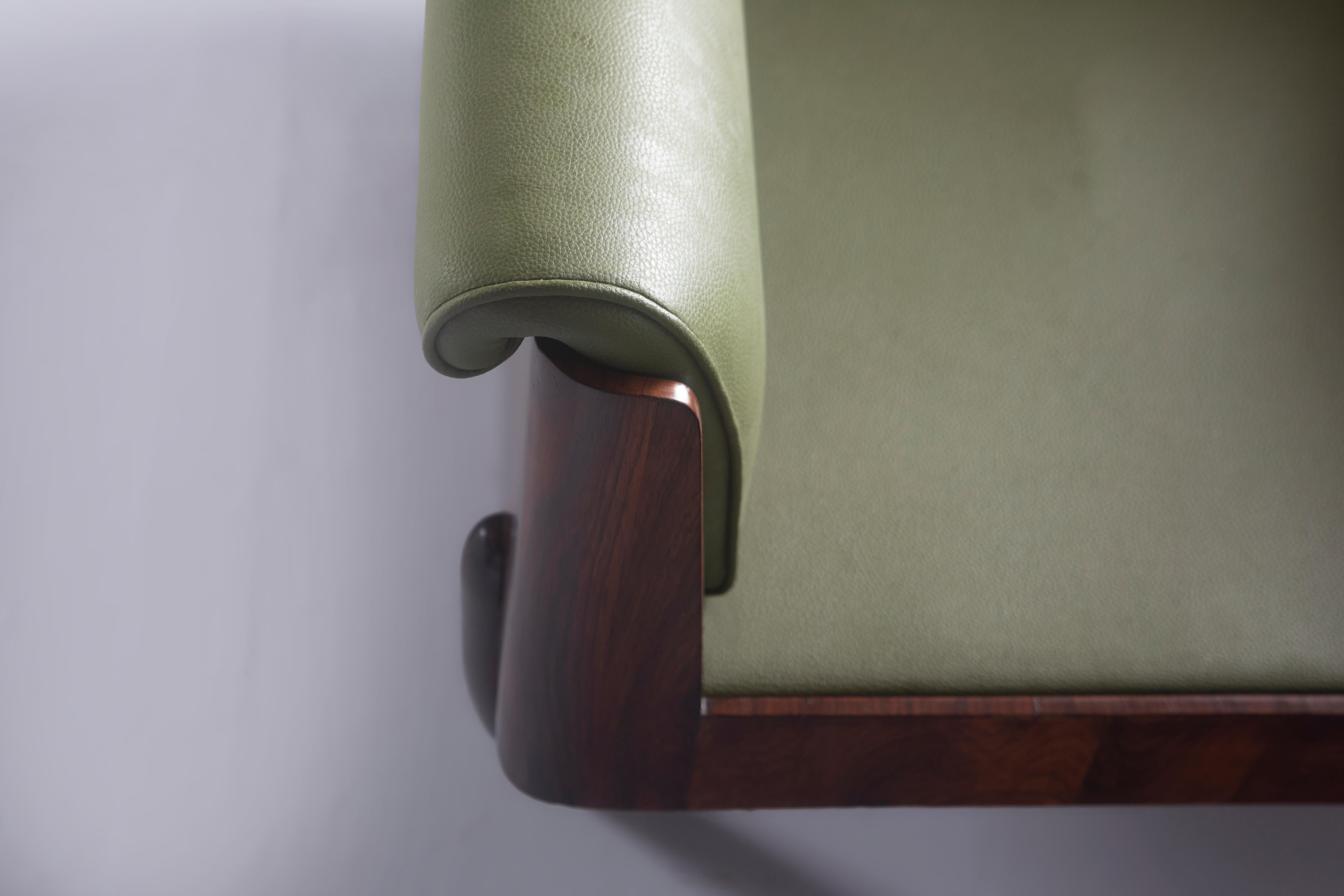 Tissu Paire de fauteuils modernes du milieu du siècle par Novo Rumo, 1960s en vente