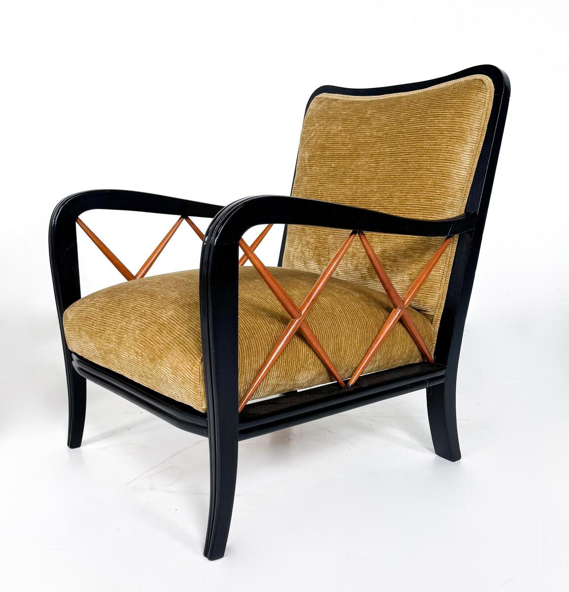 Coppia di poltrone moderne di metà secolo di Paolo Buffa, tappezzeria New, Italia, anni '50