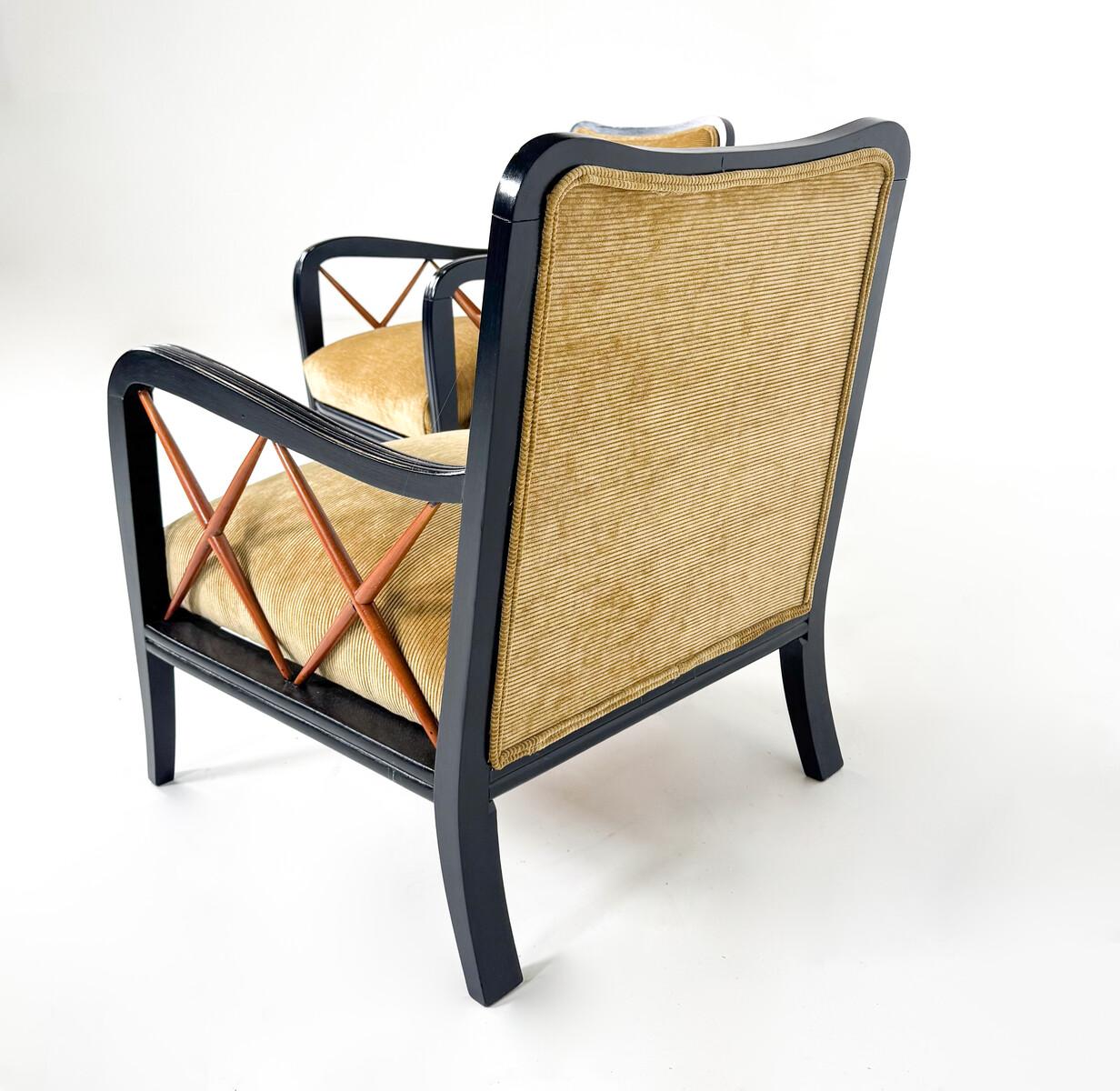 Mid-Century moderno Coppia di poltrone moderne di metà secolo di Paolo Buffa, tappezzeria New, Italia, 1950 in vendita