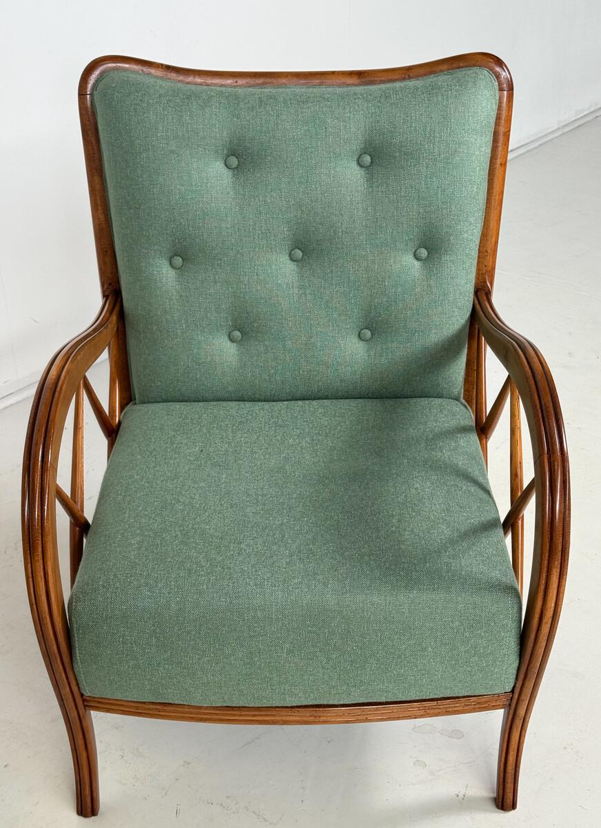 italien Paire de fauteuils modernes du milieu du siècle par Paolo Buffa, tapisserie neuve, Italie, 1950 en vente