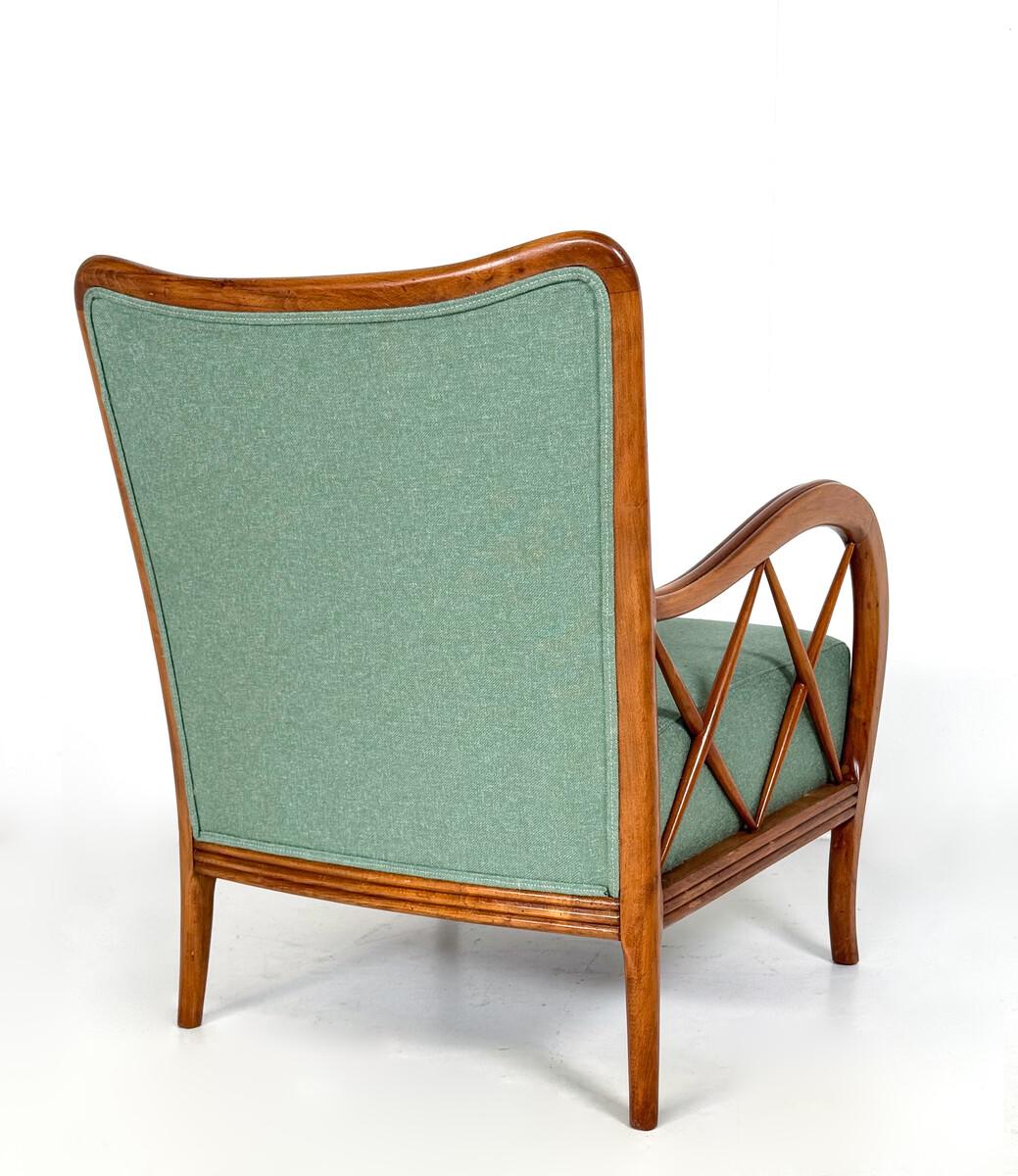 Paire de fauteuils modernes du milieu du siècle par Paolo Buffa, tapisserie neuve, Italie, 1950 Bon état - En vente à Brussels, BE