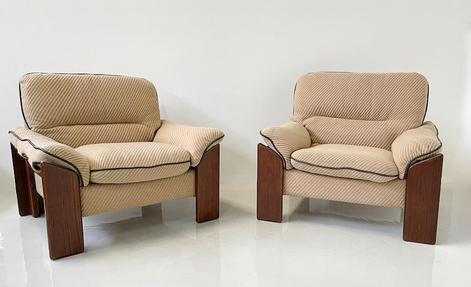 Mid-Century Modern Pair of Armchairs by Sapporo For Mobil Girgi, 1970s For Sale 3