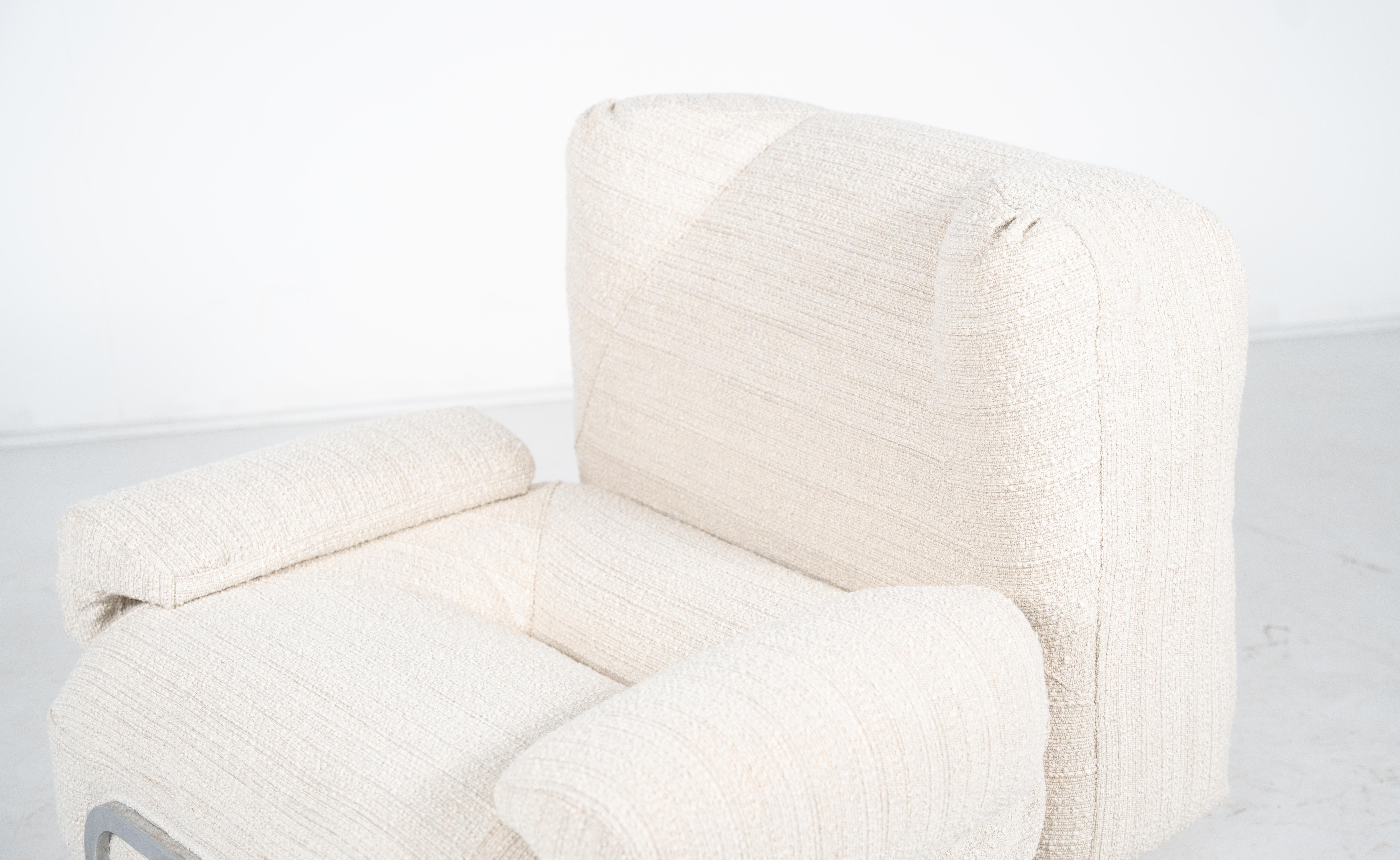 Coppia di poltrone moderne di metà secolo, cromo e tessuto boucle - Nuova tappezzeria in vendita 4