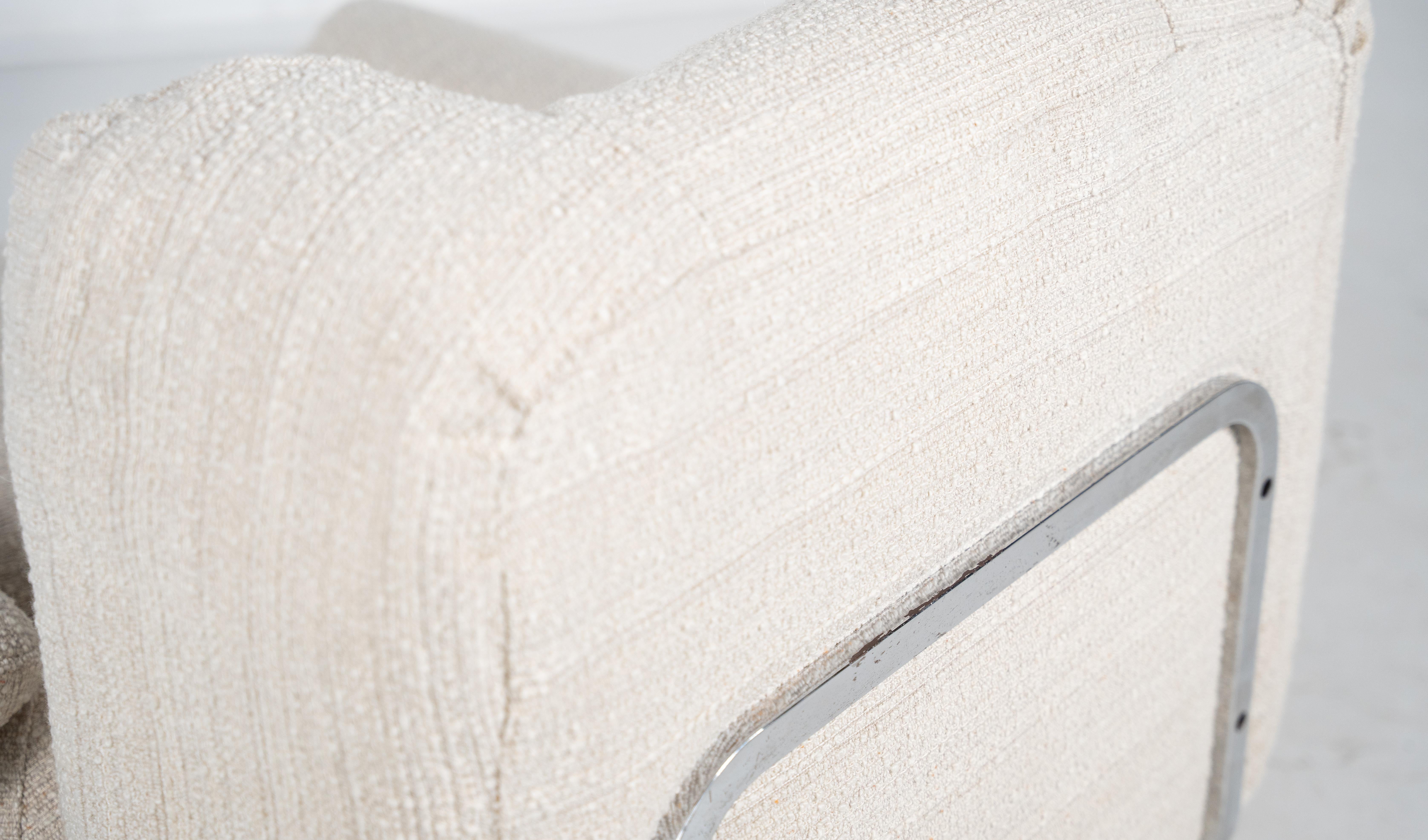 Coppia di poltrone moderne di metà secolo, cromo e tessuto boucle - Nuova tappezzeria in vendita 5