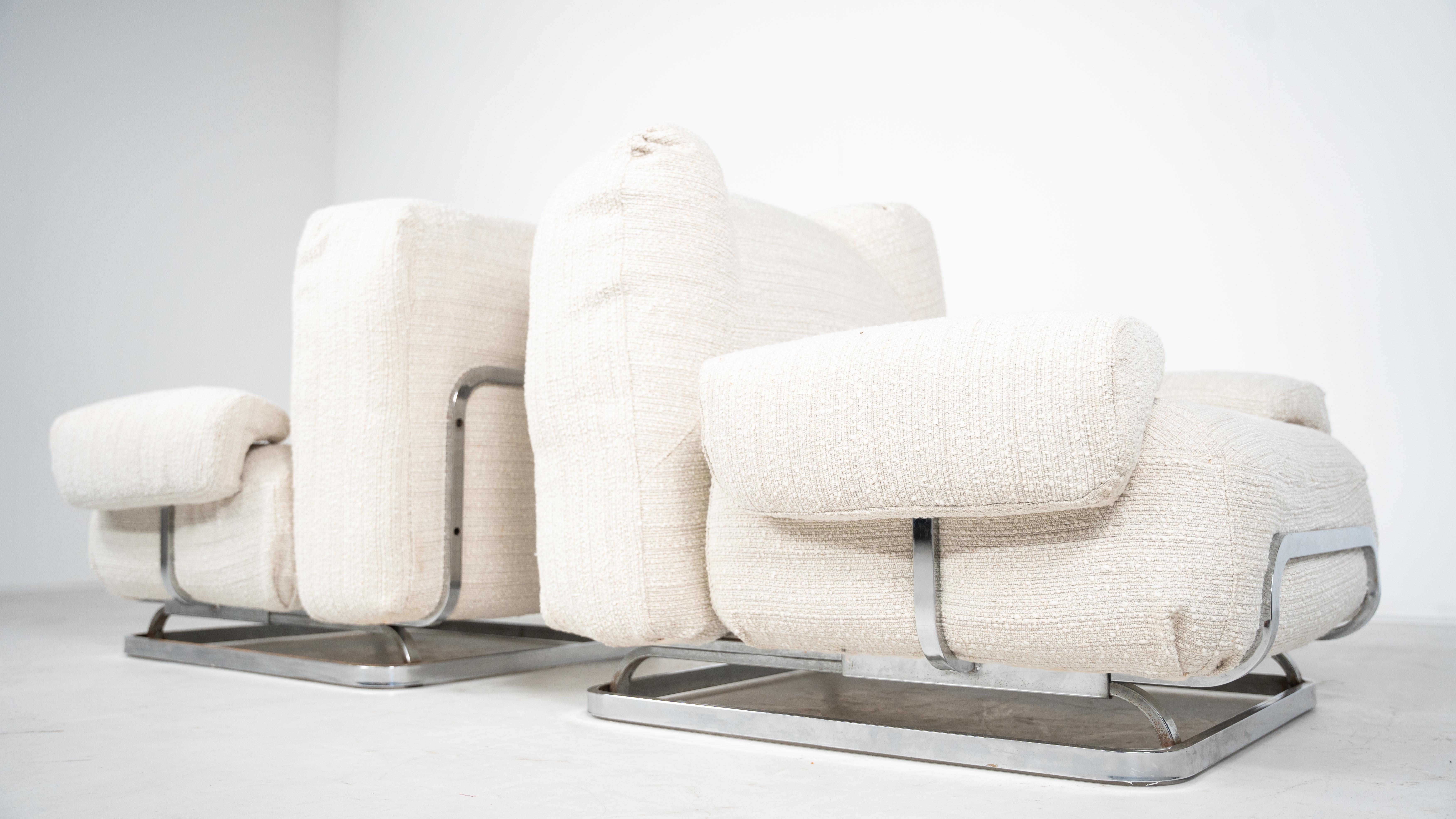 Metà XX secolo Coppia di poltrone moderne di metà secolo, cromo e tessuto boucle - Nuova tappezzeria in vendita