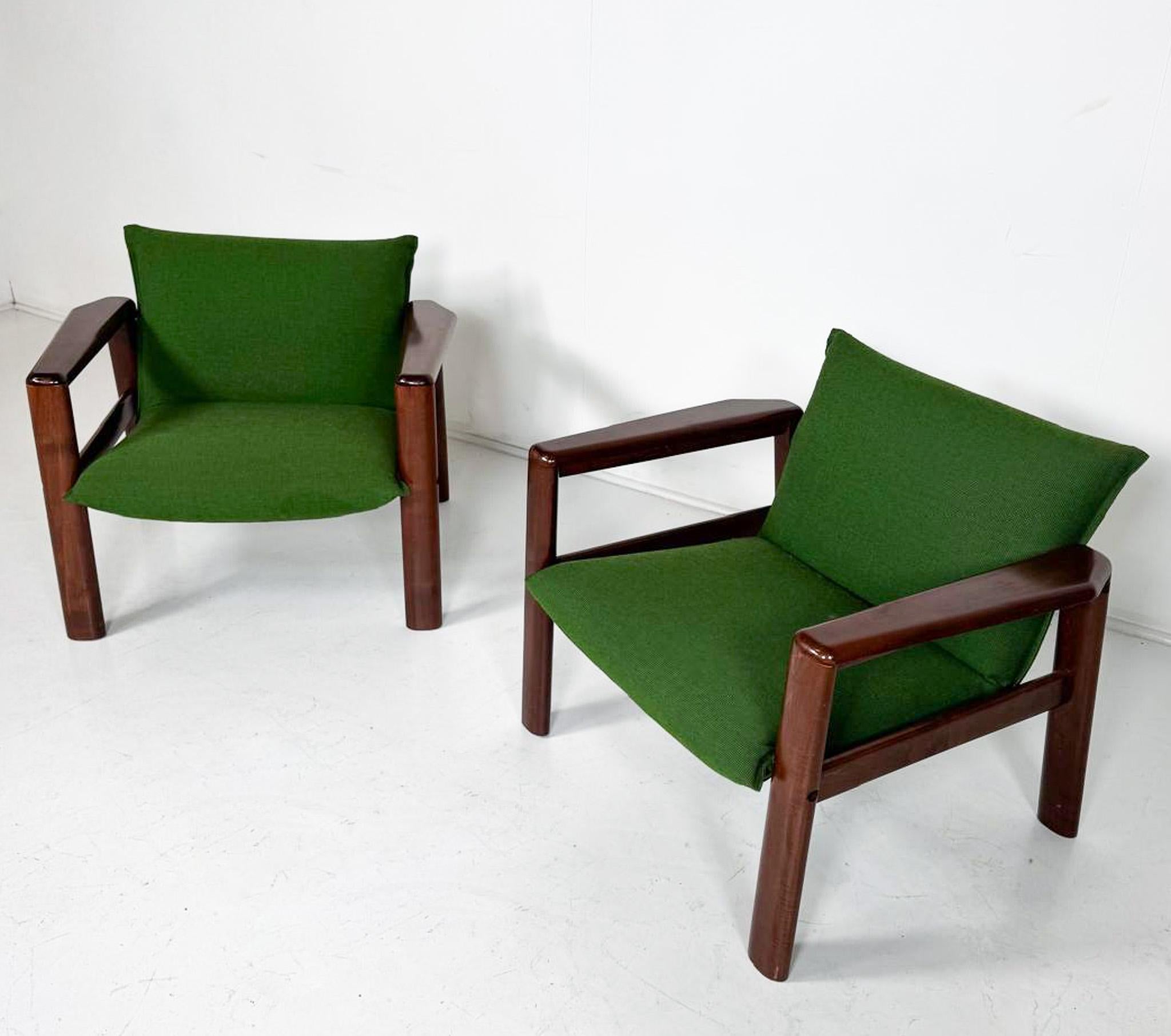 Mid-Century Modern Paire de fauteuils modernes du milieu du siècle dernier, tissu vert et bois, Italie, années 1960 en vente