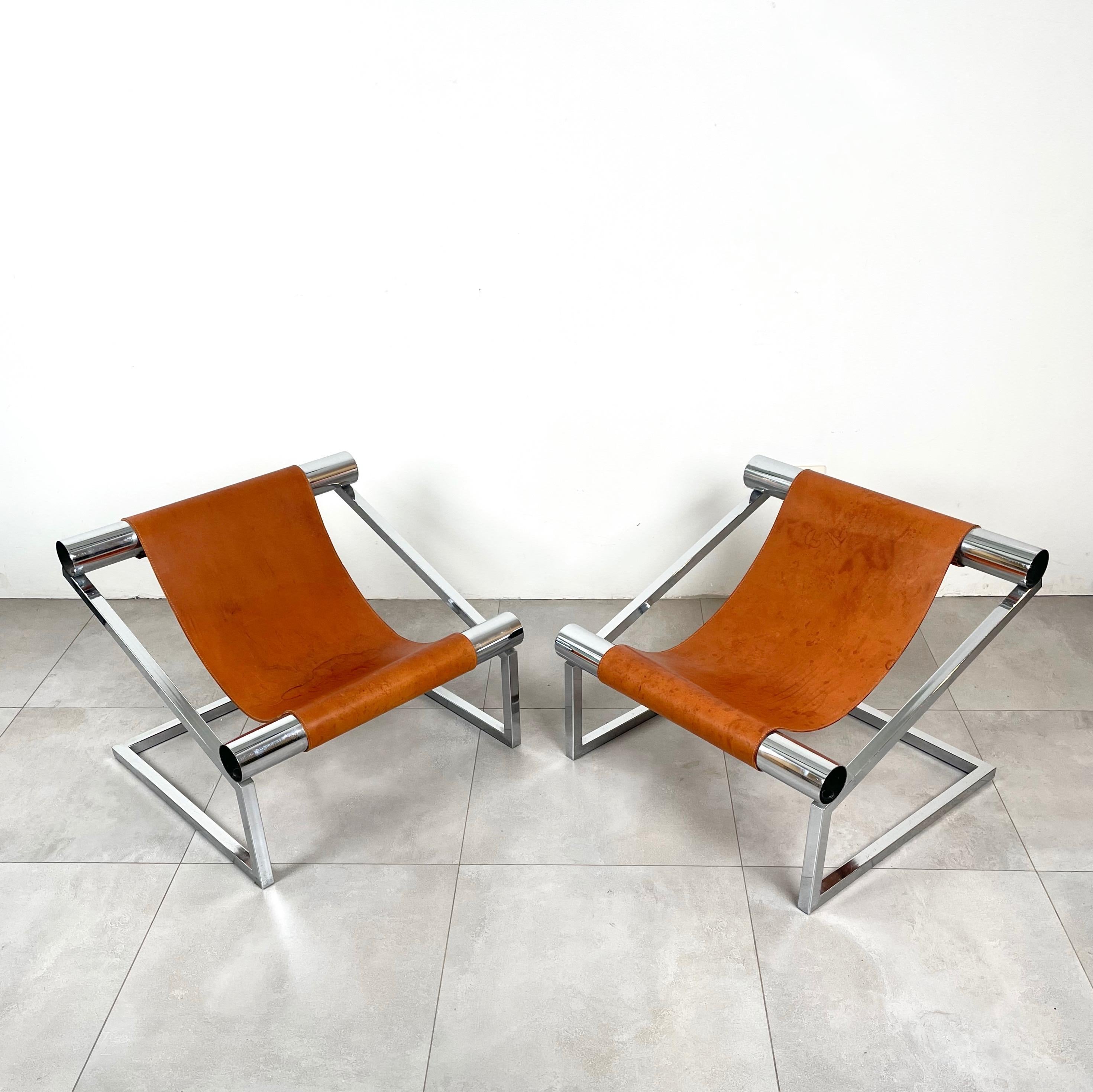 Metal Mid-Century Modern Pair of Armchairs in Chrome and Leather, Italy 1970s For Sale