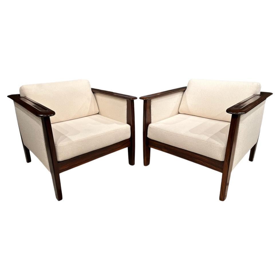 Brazilian Mid-Century Modern Pair of Armchairs in Hardwood & Bouclé, Fatima, c. 1960 For Sale