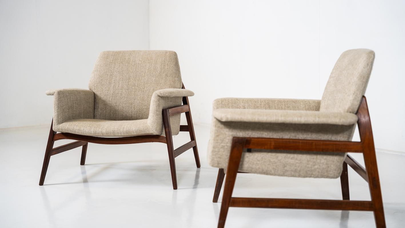 Mid-Century Modern Pair of Armchairs in the style of Gianfranco Frattini, Italy, 1960s