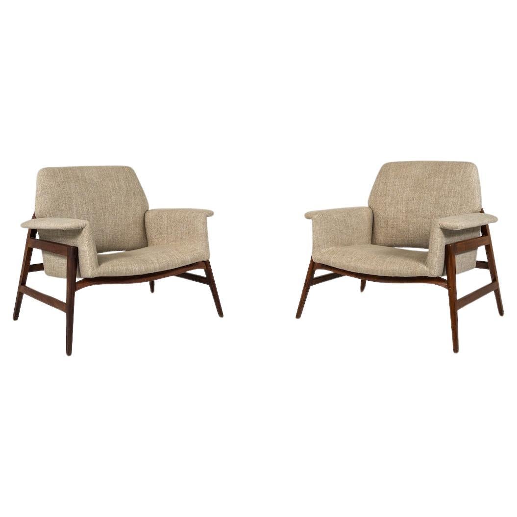 Mid-Century Modern Pair of Armchairs in the style of Gianfranco Frattini, Italy
