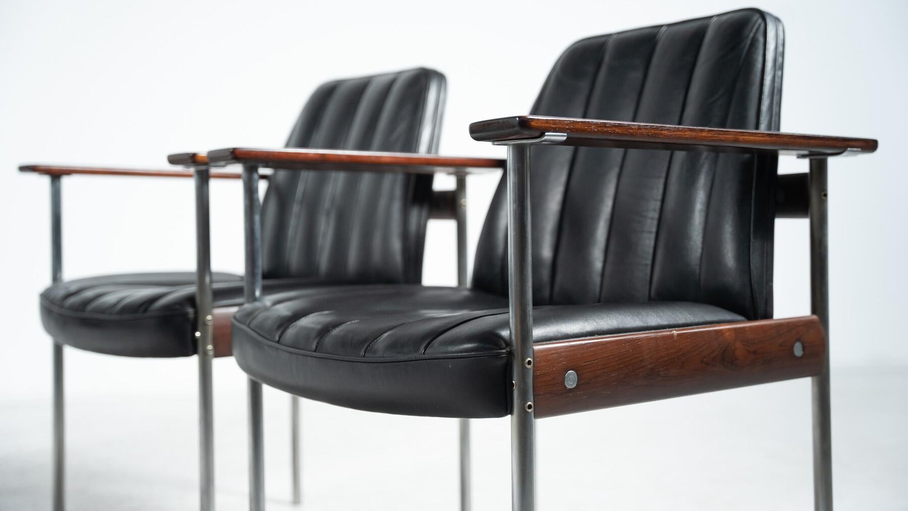 Paire de fauteuils modernes du milieu du siècle dernier, modèle 1001 de Sven Ivar Dysthe pour Dokka M Bon état - En vente à Brussels, BE