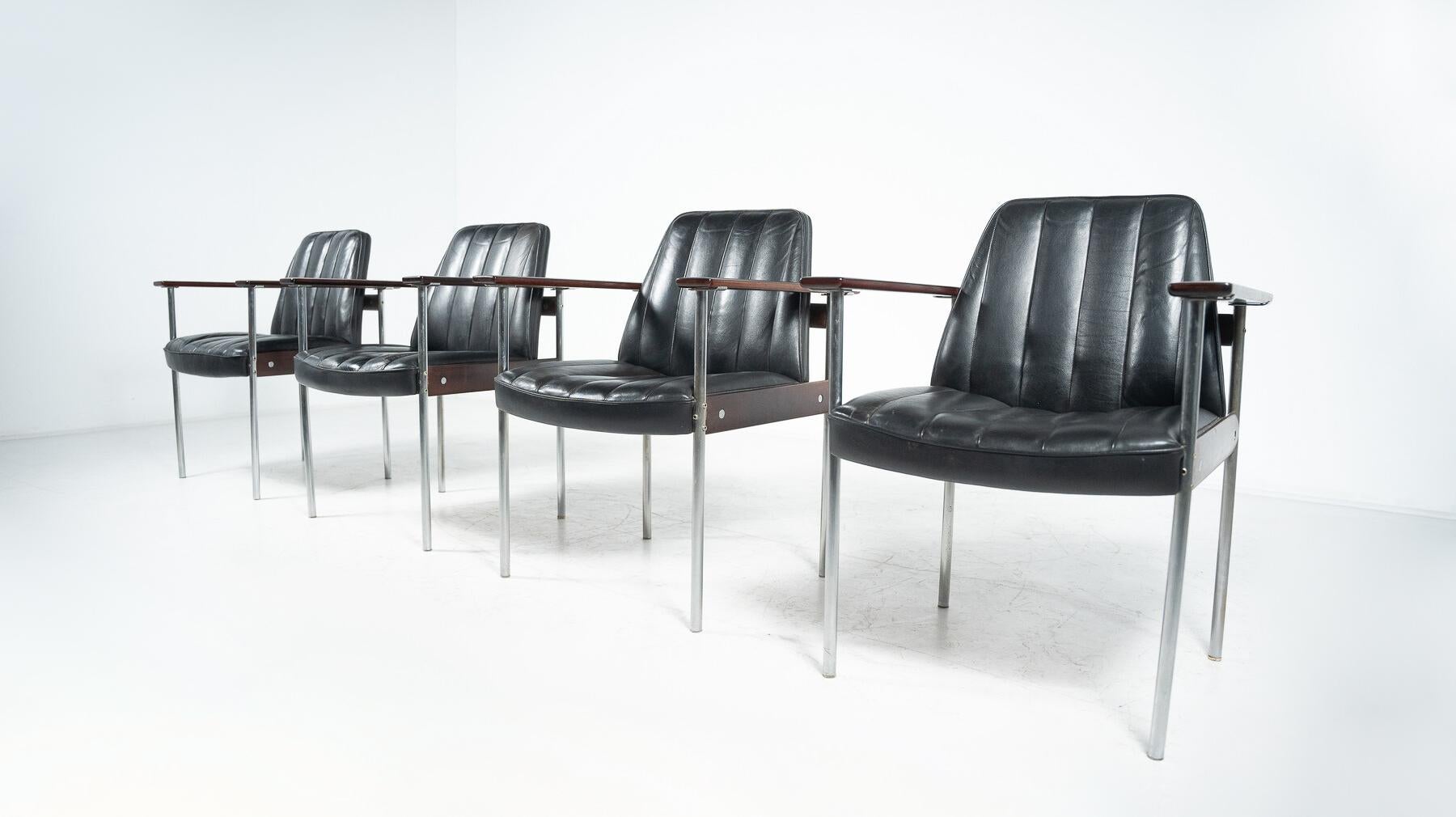 Milieu du XXe siècle Paire de fauteuils modernes du milieu du siècle dernier, modèle 1001 de Sven Ivar Dysthe pour Dokka M en vente