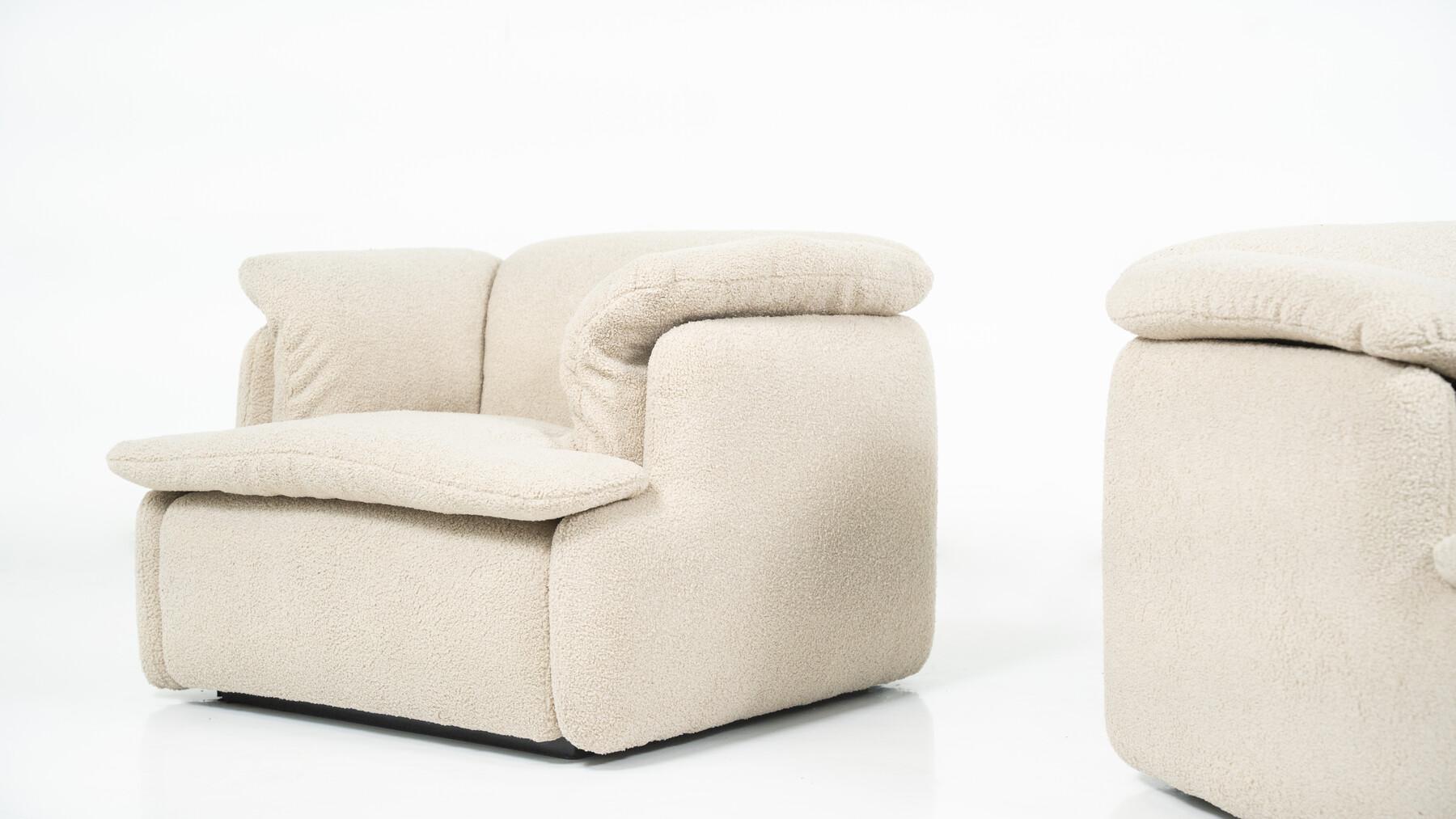 Mid-Century moderno Coppia di poltrone moderne del Medioevo - Tappezzeria nuova in vendita