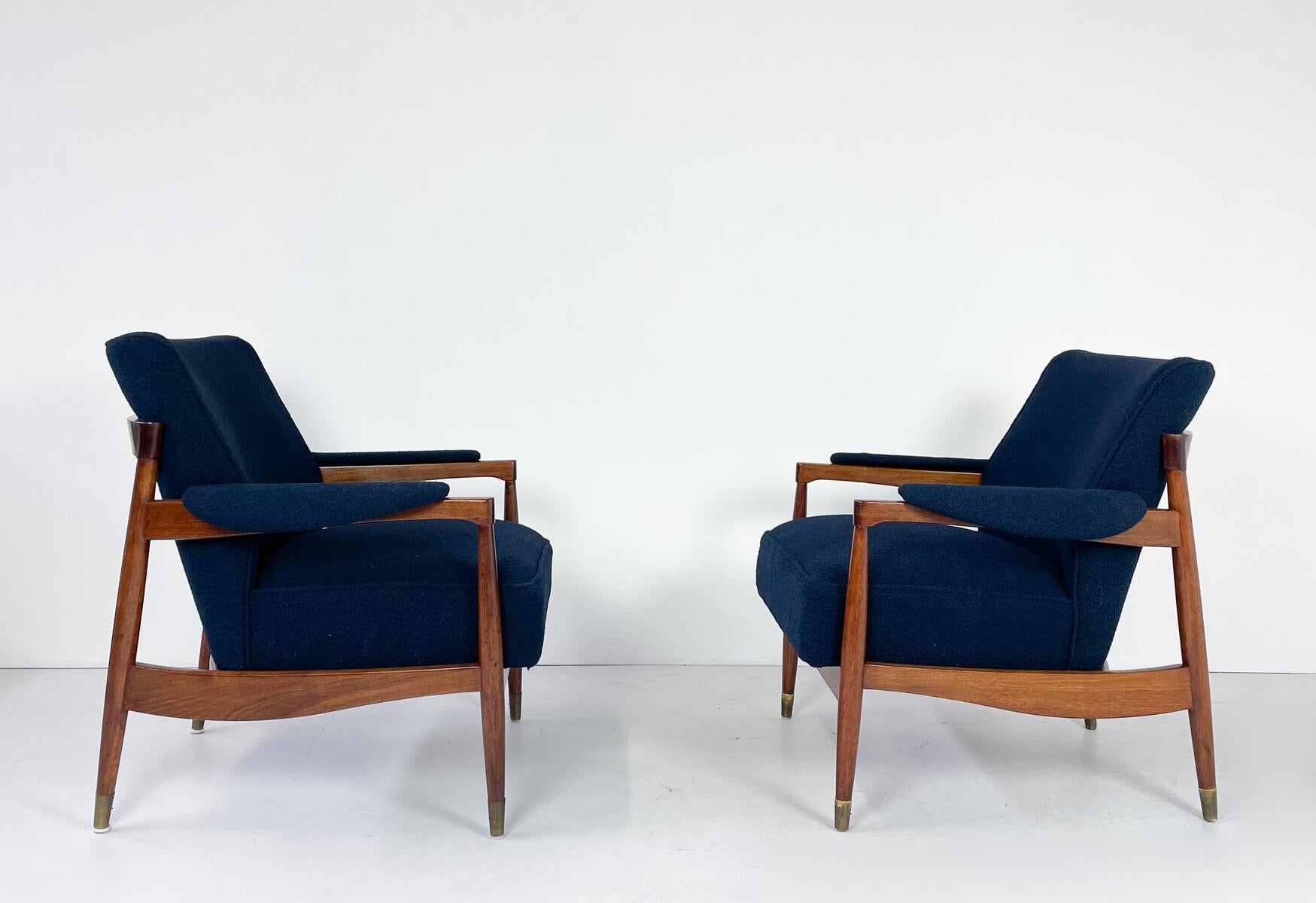 Mid-Century Modern Pair of Armchairs, Wood and Blue Boucle Fabric, Italy, 1960s  In Good Condition For Sale In Brussels, BE