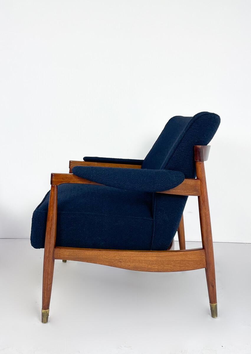 Mid-20th Century Mid-Century Modern Pair of Armchairs, Wood and Blue Boucle Fabric, Italy, 1960s  For Sale
