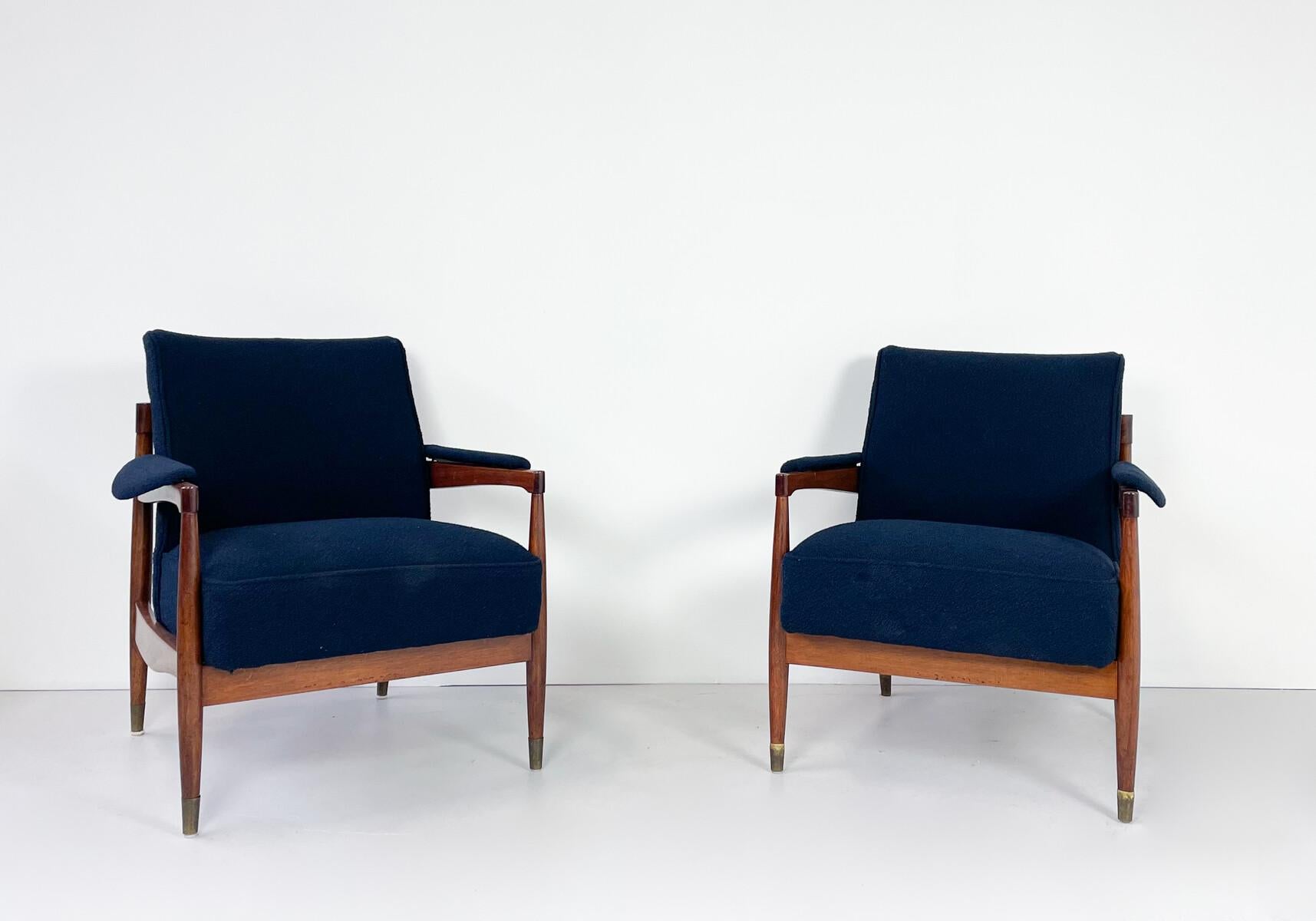 Mid-Century Modern Pair of Armchairs, Wood and Blue Boucle Fabric, Italy, 1960s  For Sale 1