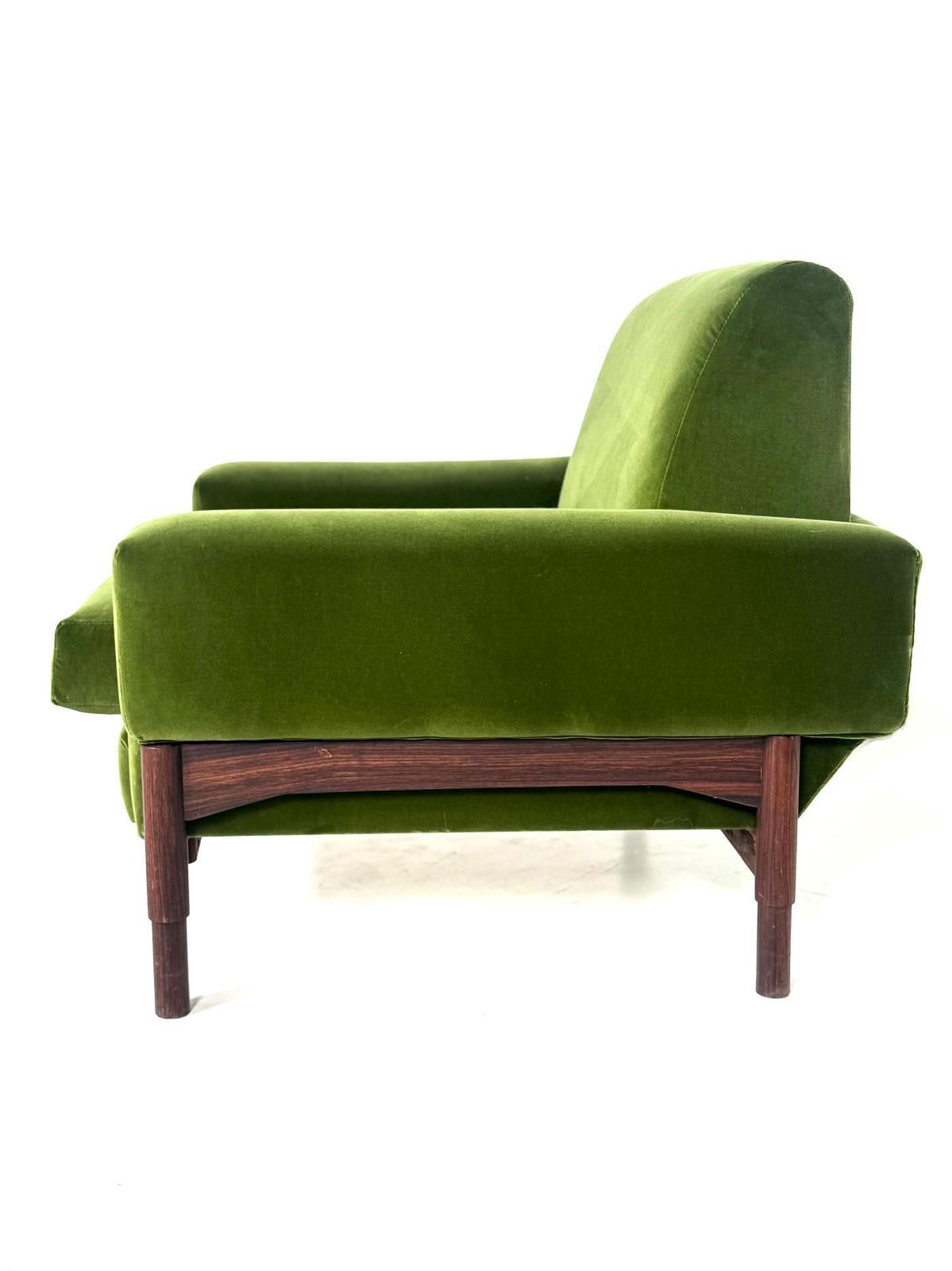 Mid-Century Modern Sesselpaar, Holz und grüner Samt, 1960er Jahre im Angebot 2