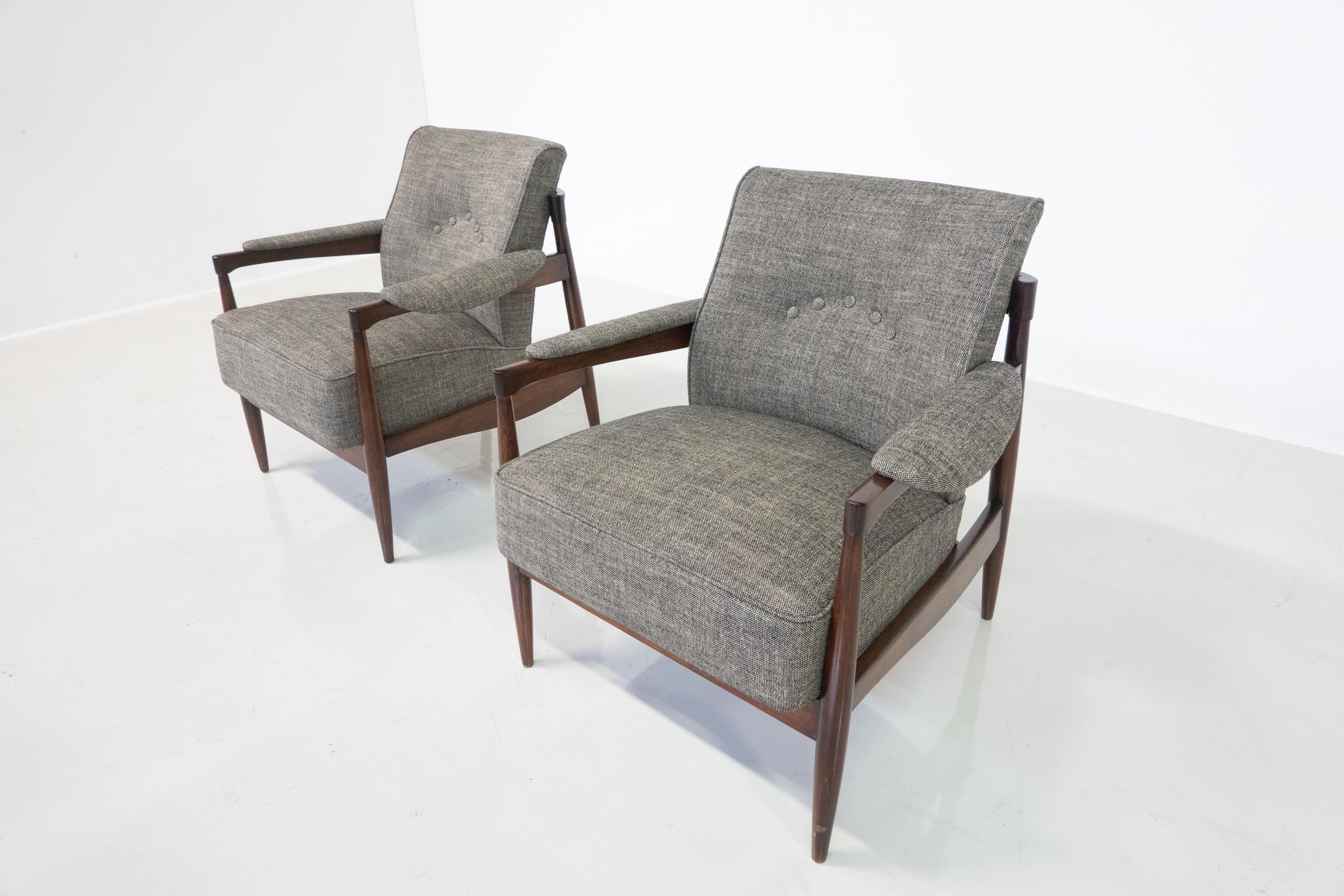 Mid-Century Modern Pair of Armchairs, Wood and Grey Fabric, Italy, 1960s  For Sale 5