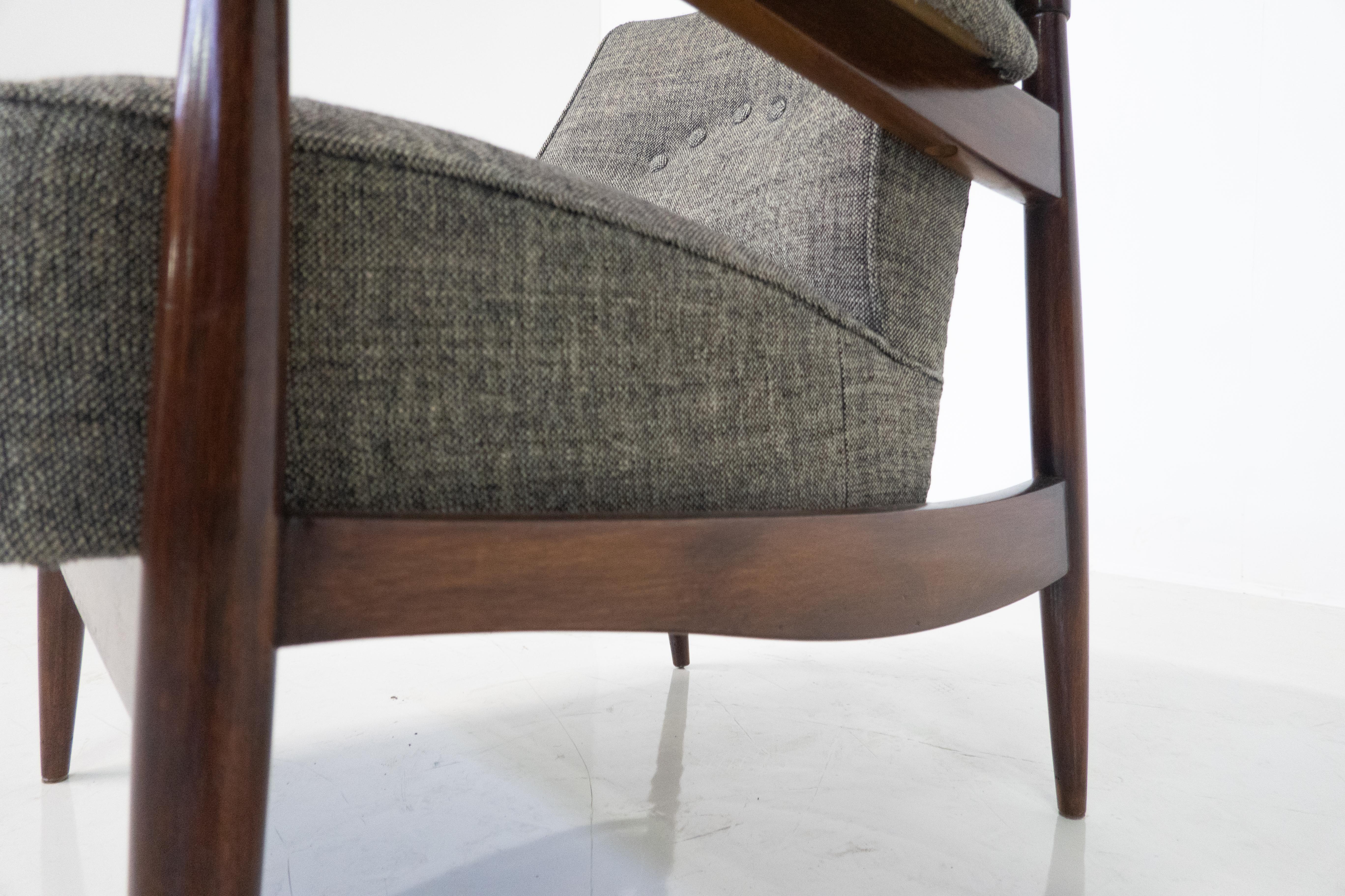 Mid-Century Modern Pair of Armchairs, Wood and Grey Fabric, Italy, 1960s  For Sale 6