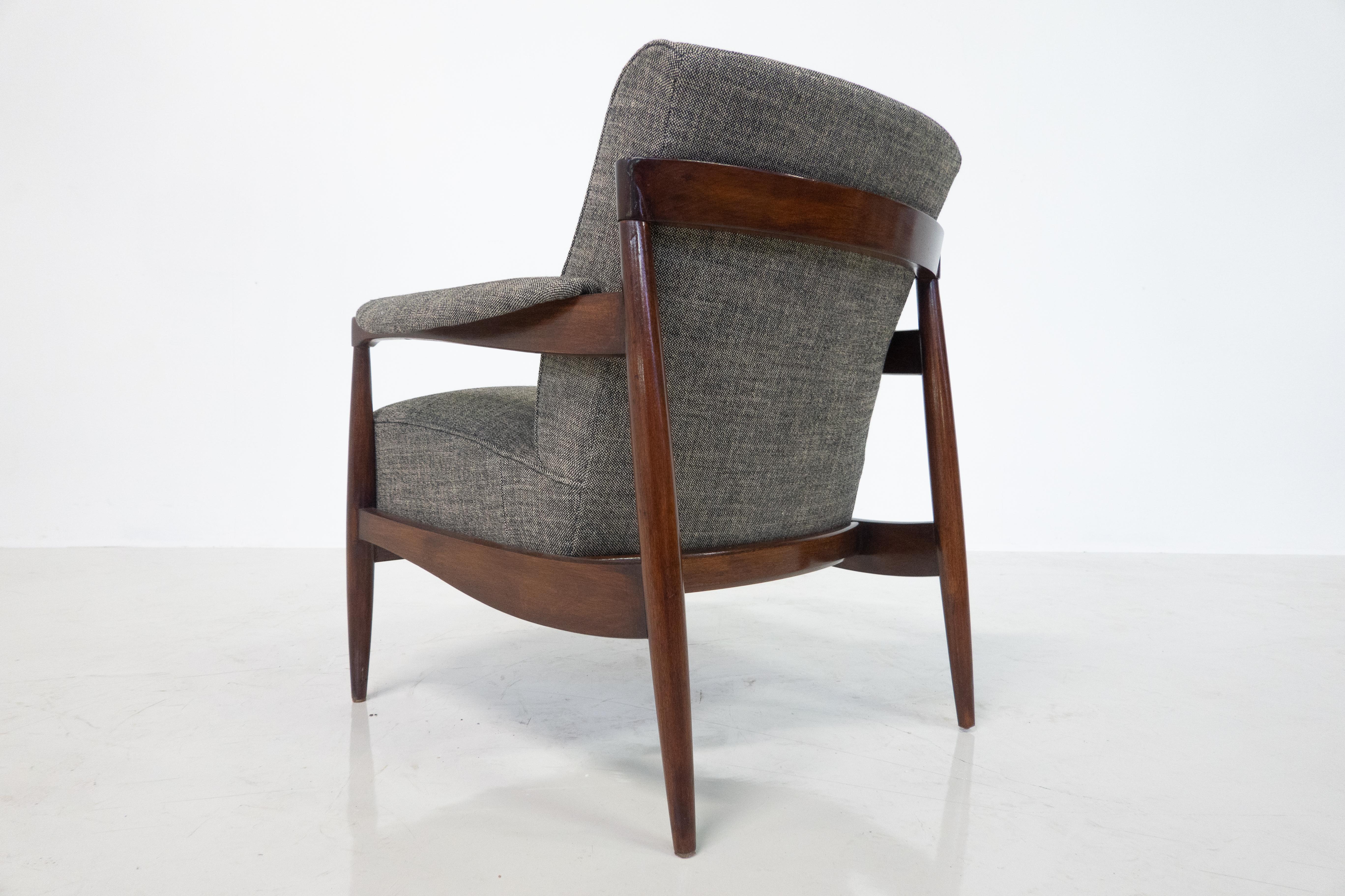 Mid-Century Modern Pair of Armchairs, Wood and Grey Fabric, Italy, 1960s  For Sale 7