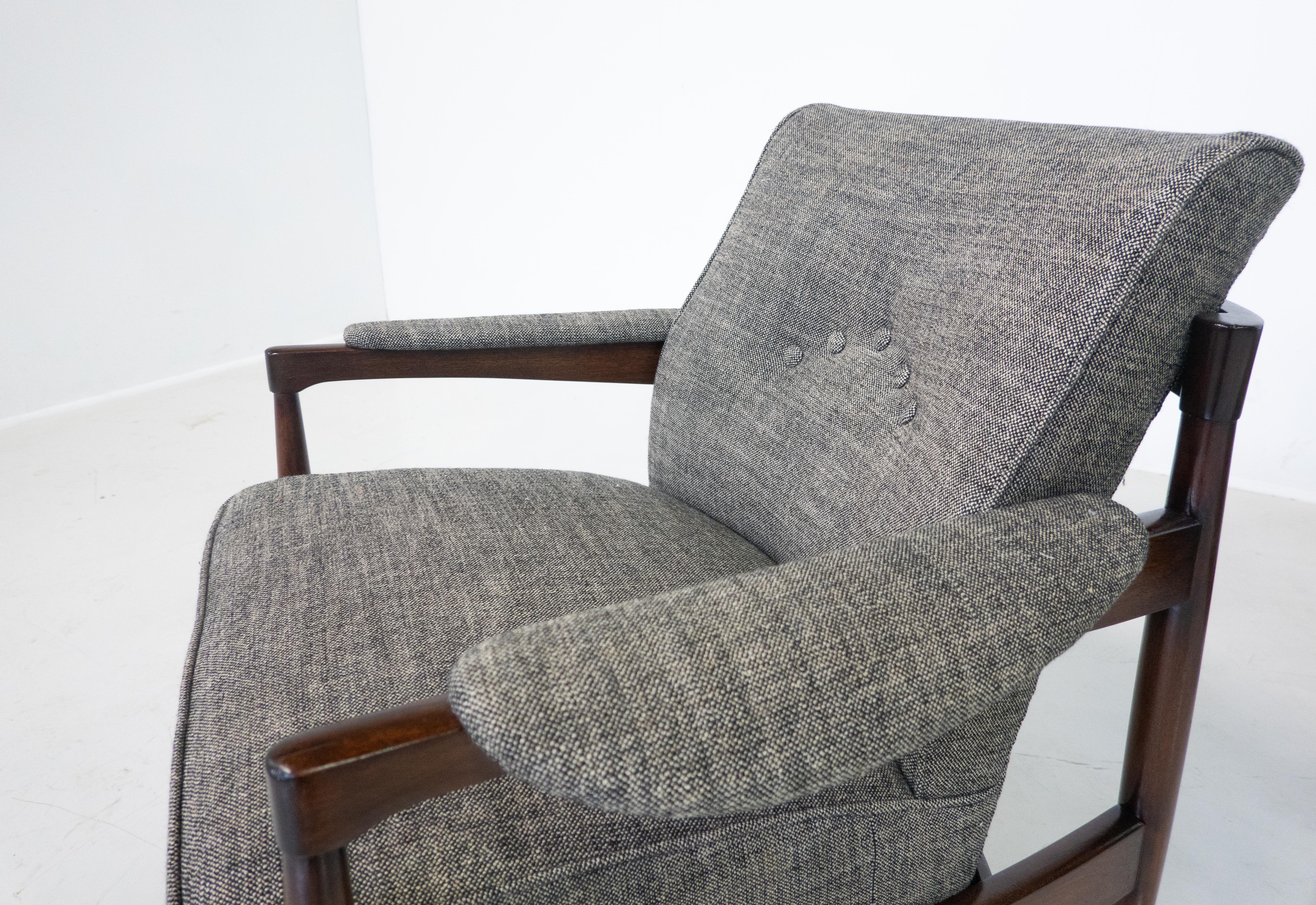 Mid-20th Century Mid-Century Modern Pair of Armchairs, Wood and Grey Fabric, Italy, 1960s  For Sale