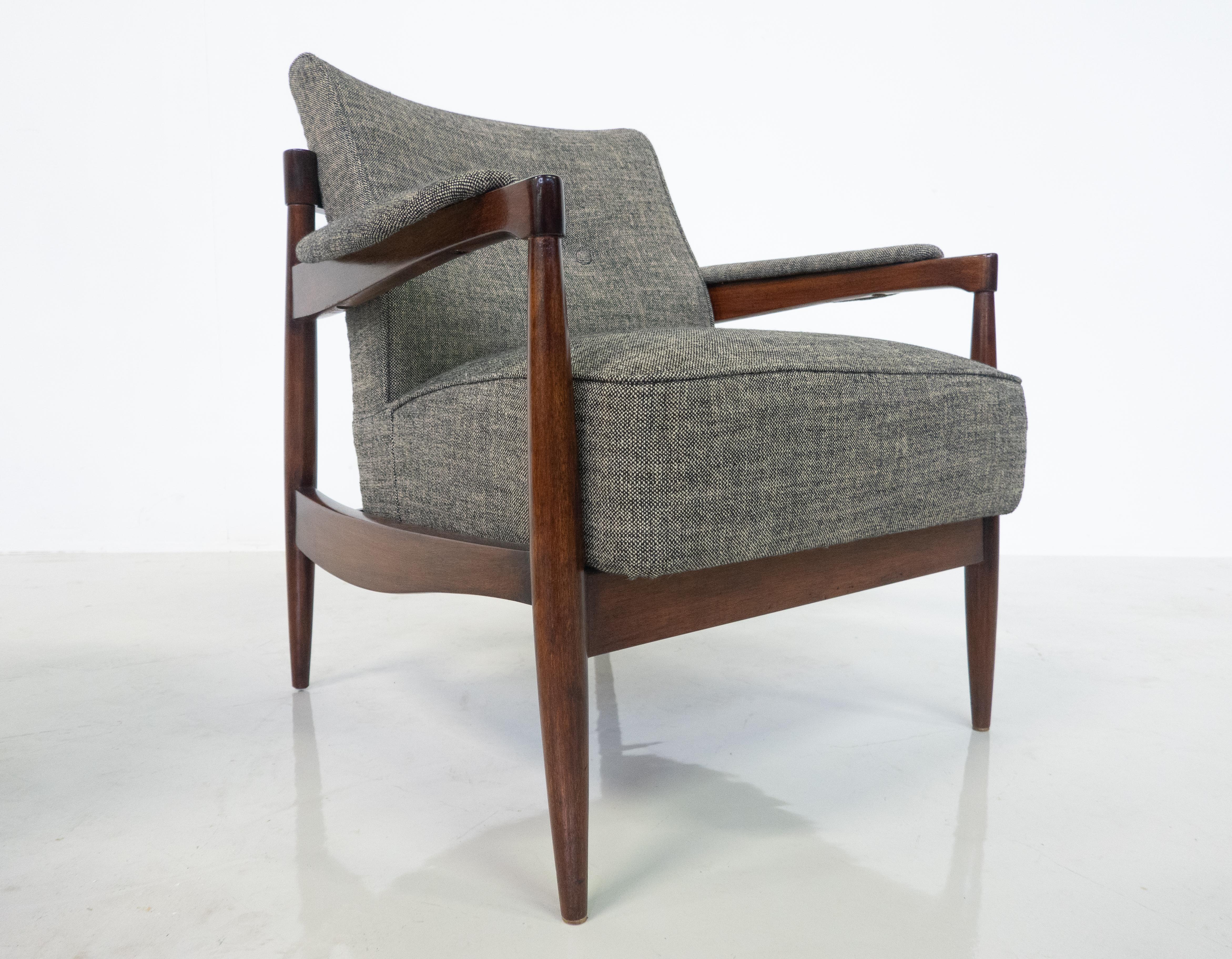 Mid-Century Modern Pair of Armchairs, Wood and Grey Fabric, Italy, 1960s  For Sale 1