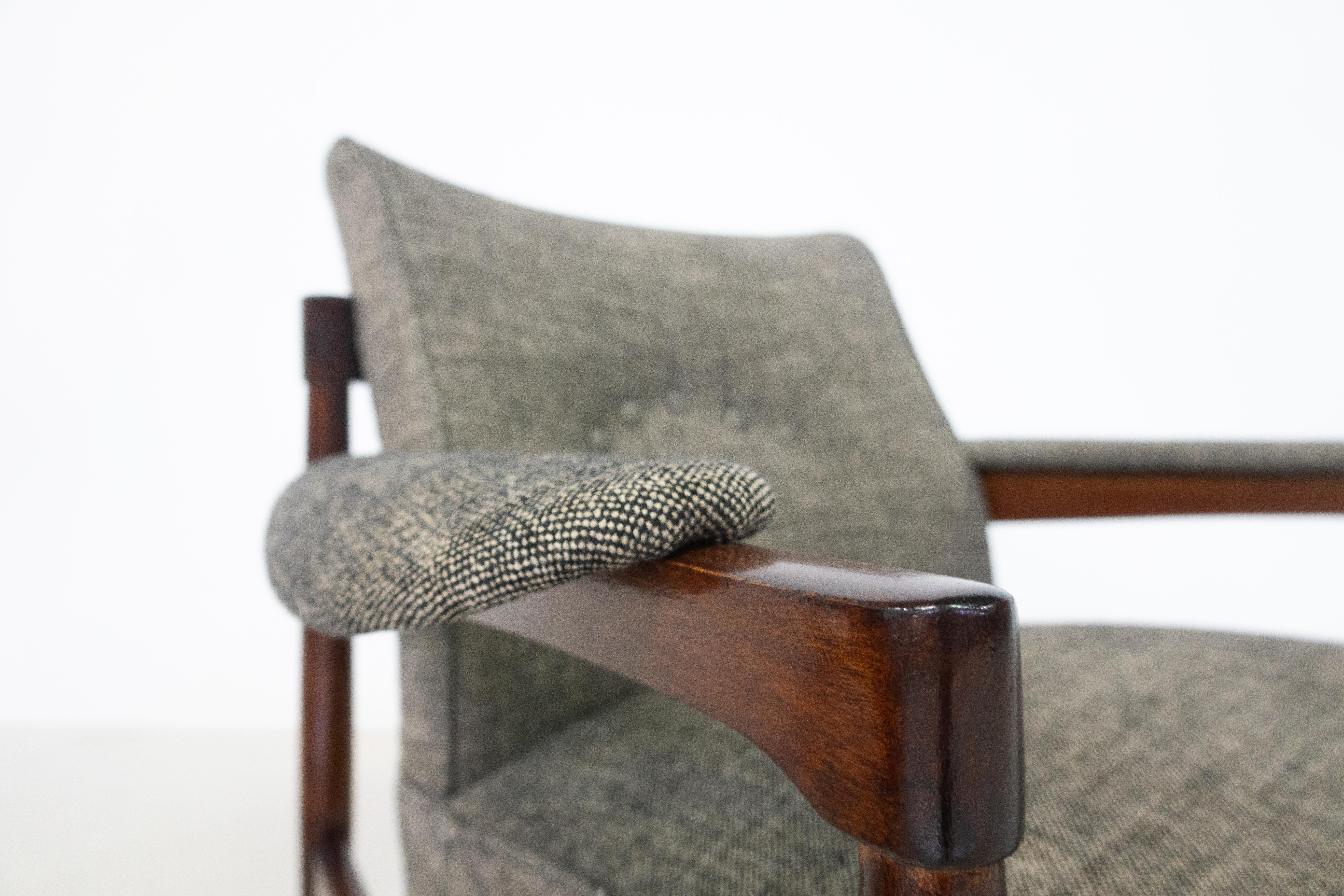 Mid-Century Modern Pair of Armchairs, Wood and Grey Fabric, Italy, 1960s  For Sale 2