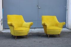 Pareja de Sillones Modernos de Mediados de Siglo Color Amarillo ISA Bergamo Diseño Pies de Latón