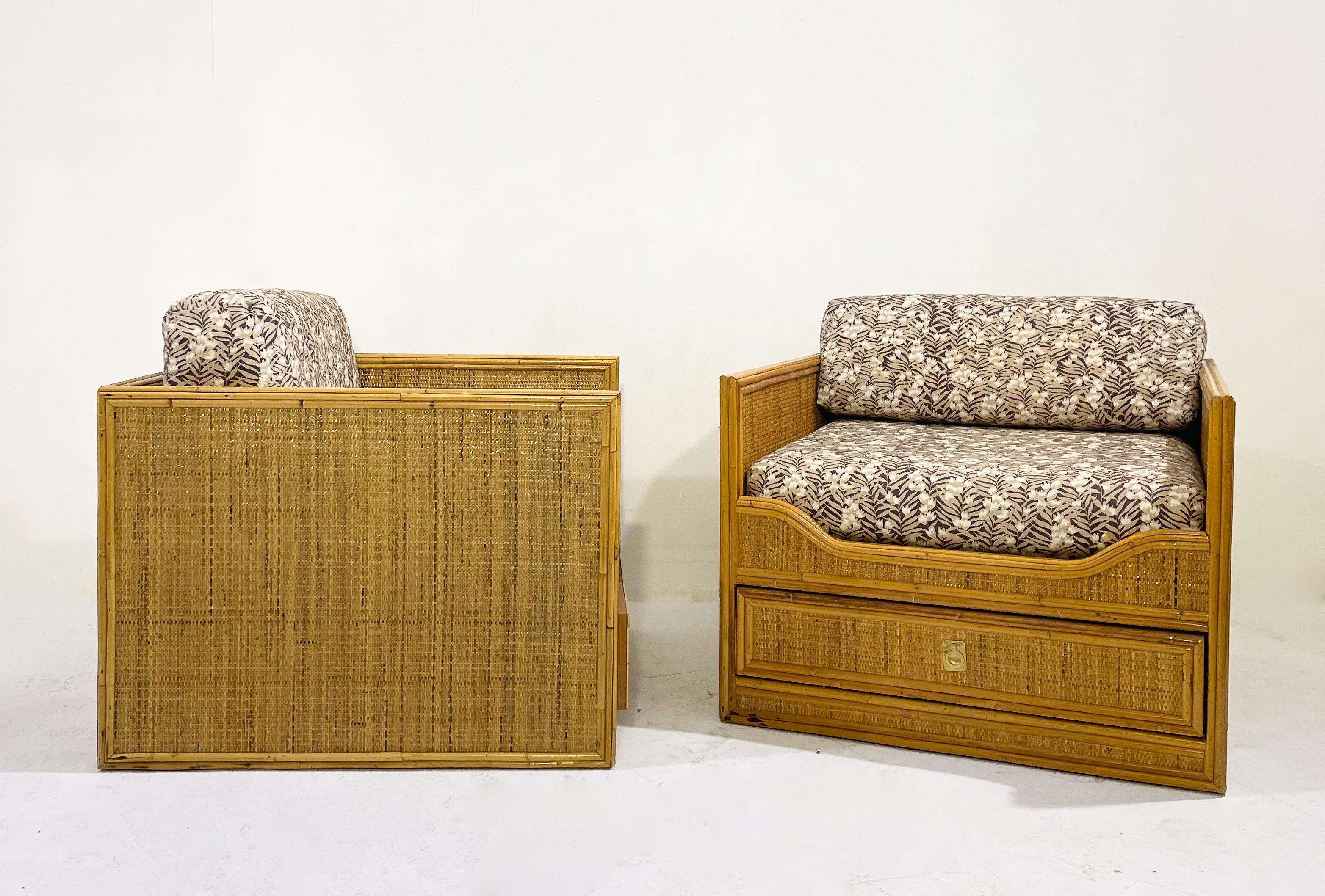 Modernes Paar Sessel aus Bambus und Rattan aus der Mitte des Jahrhunderts mit Schubladen - Italien 1960 (Stoff) im Angebot