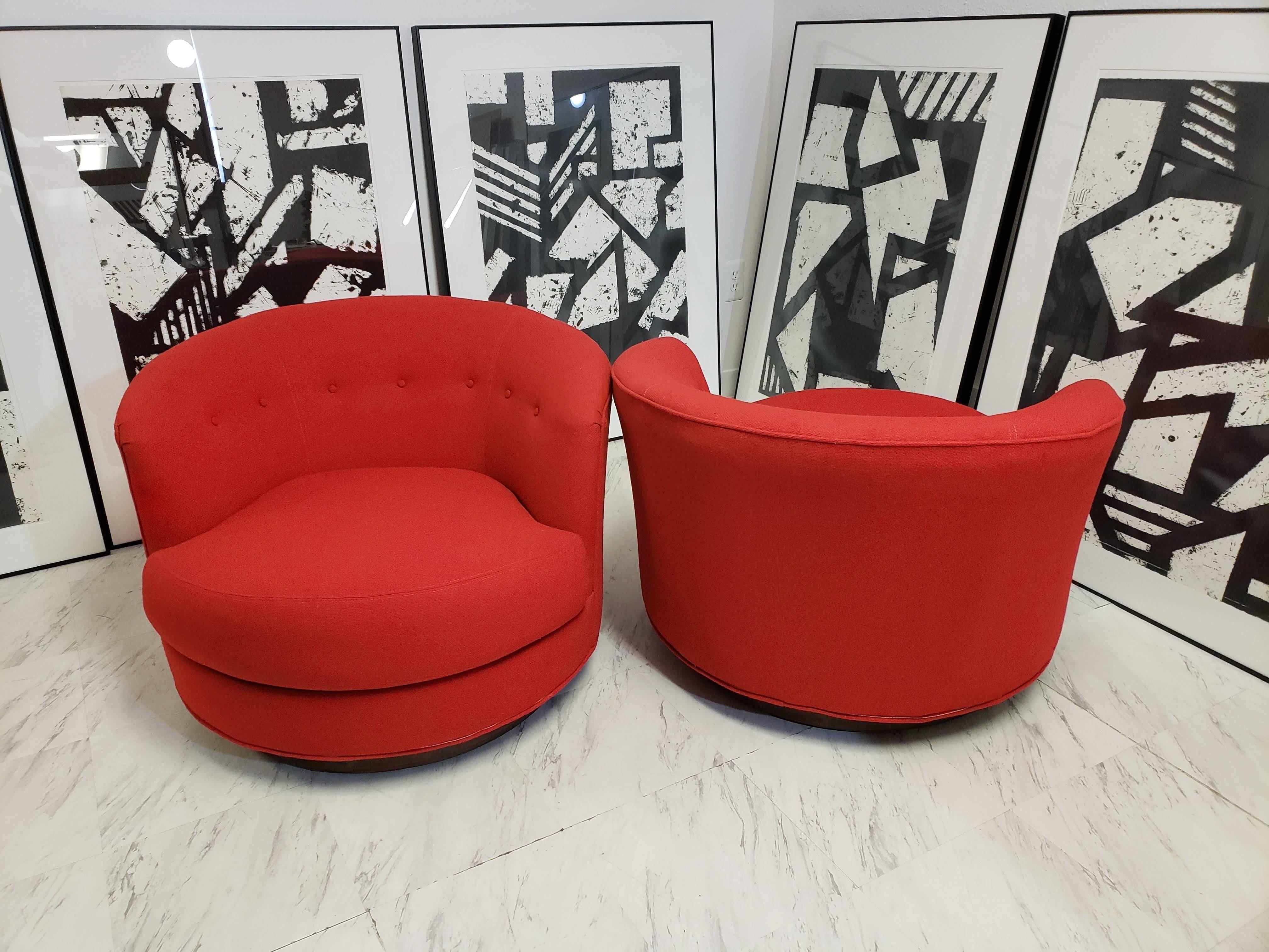 For your consideration is a pair of vibrant red swivel chairs from Baughman for Selig. These chairs are in excellent condition. Dimensions are: 32