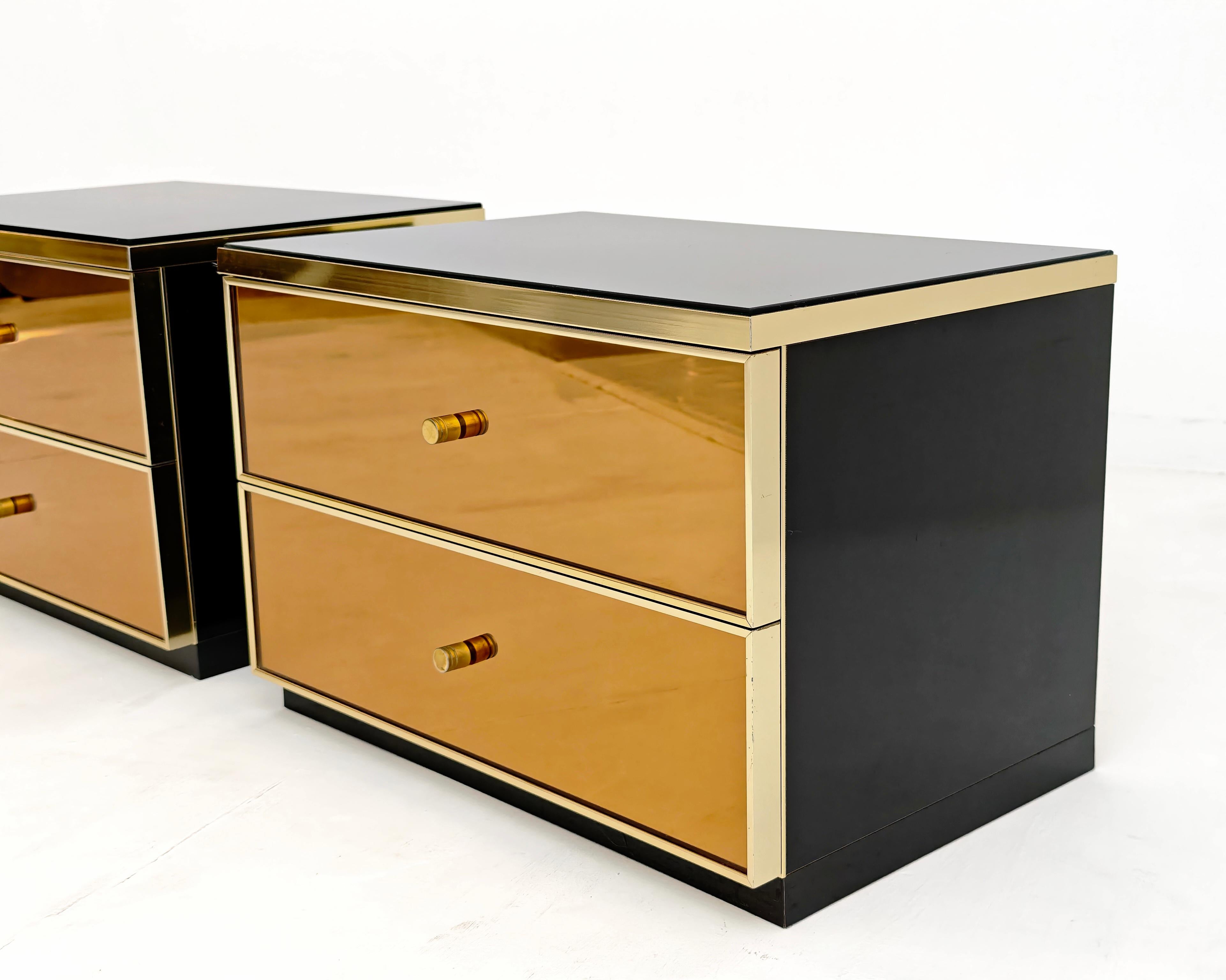 Mid-Century Modern Paire de tables de chevet modernes du milieu du siècle par Renato Zevi Production Italie 1970 en vente