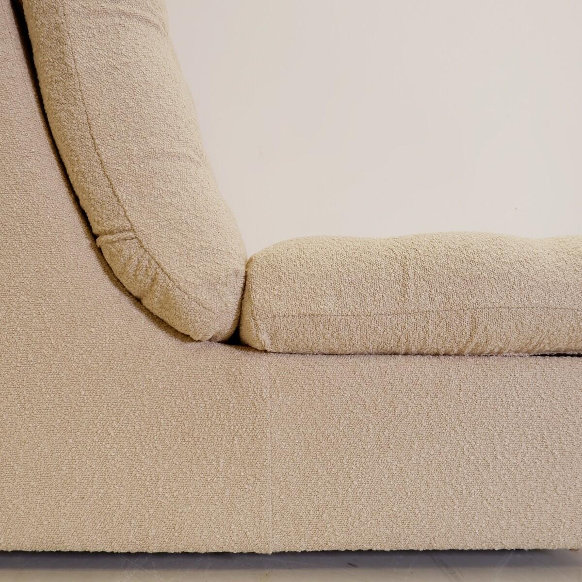 Modernes Paar beigefarbene Bouclette-Loungesessel aus der Mitte des Jahrhunderts – neue Polsterung (Moderne der Mitte des Jahrhunderts) im Angebot