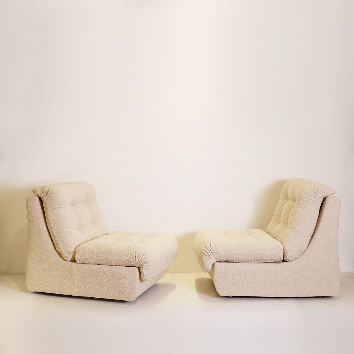 Modernes Paar beigefarbene Bouclette-Loungesessel aus der Mitte des Jahrhunderts – neue Polsterung im Angebot 2