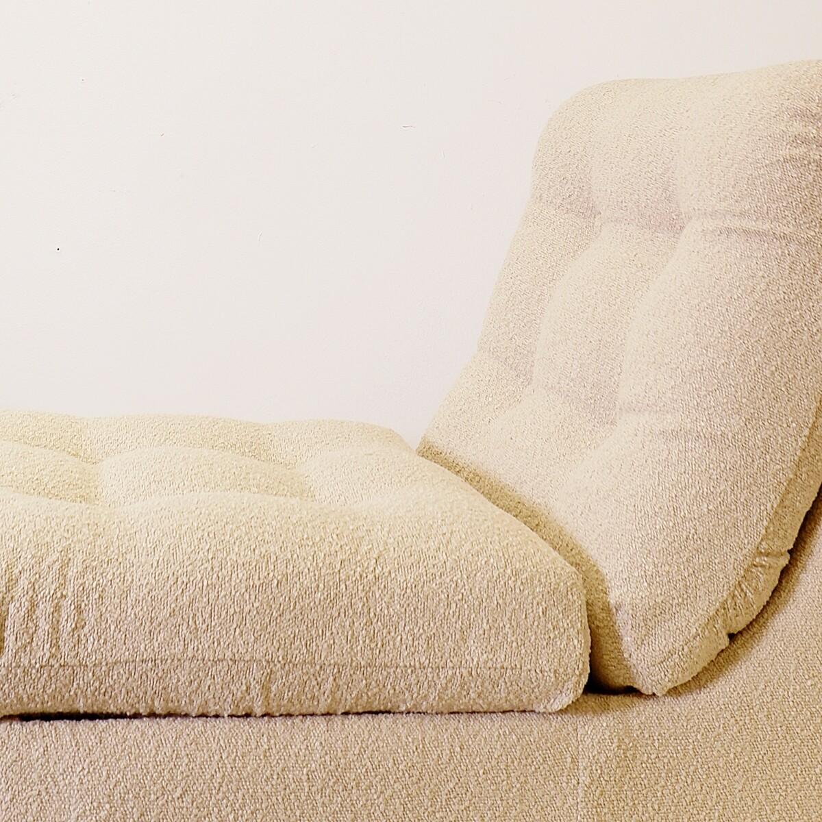 Modernes Paar beigefarbene Bouclette-Loungesessel aus der Mitte des Jahrhunderts – neue Polsterung im Angebot 3