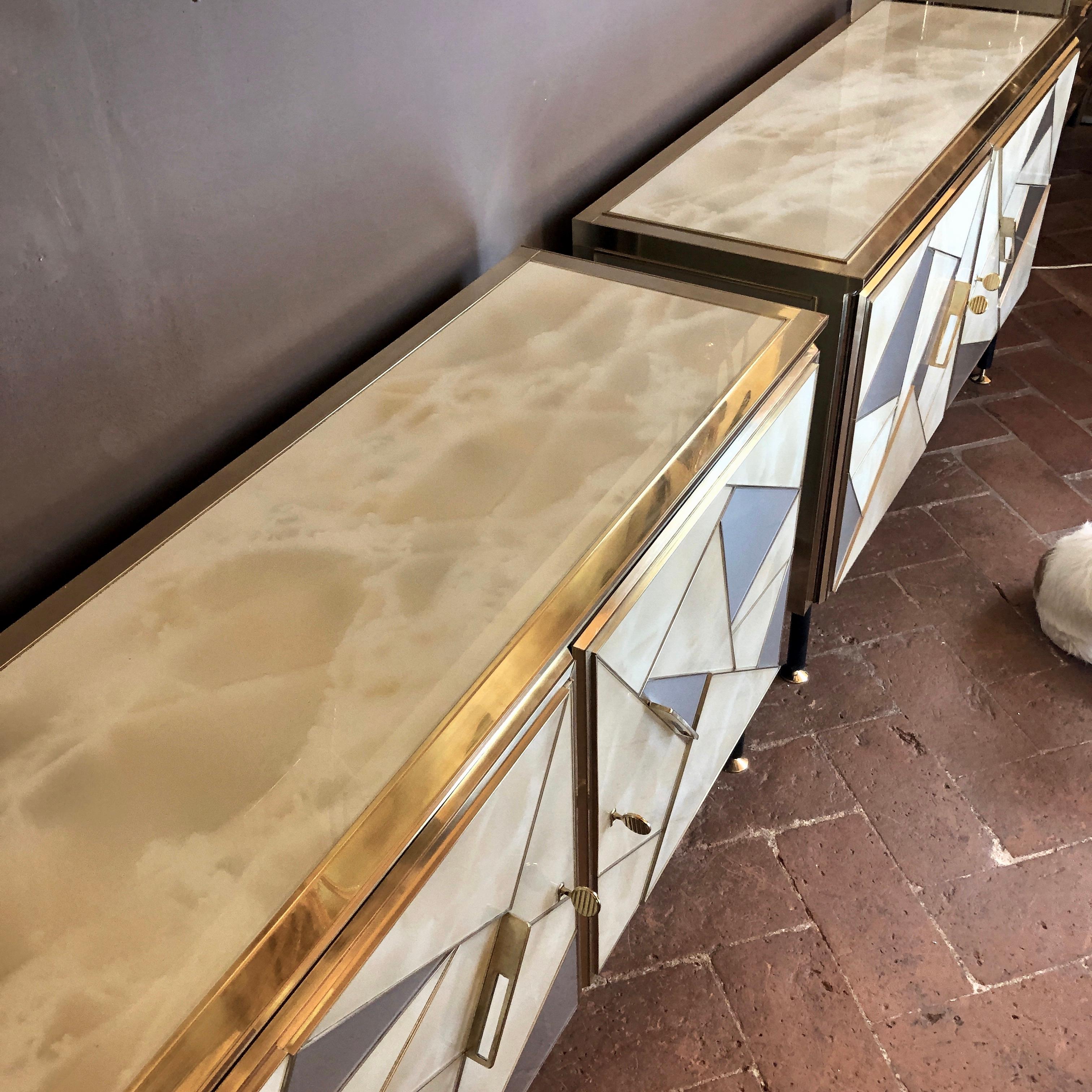Mid-Century Modern Pair of Beige & Grey Artistic Murano Glass & Brass Sideboards In Good Condition In Firenze, Tuscany