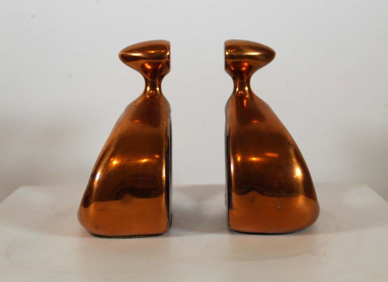 An outstanding pair copper finish of Ben Seibel Jenfred-Ware bookends. Signed. In good condition. Dimensions: 3