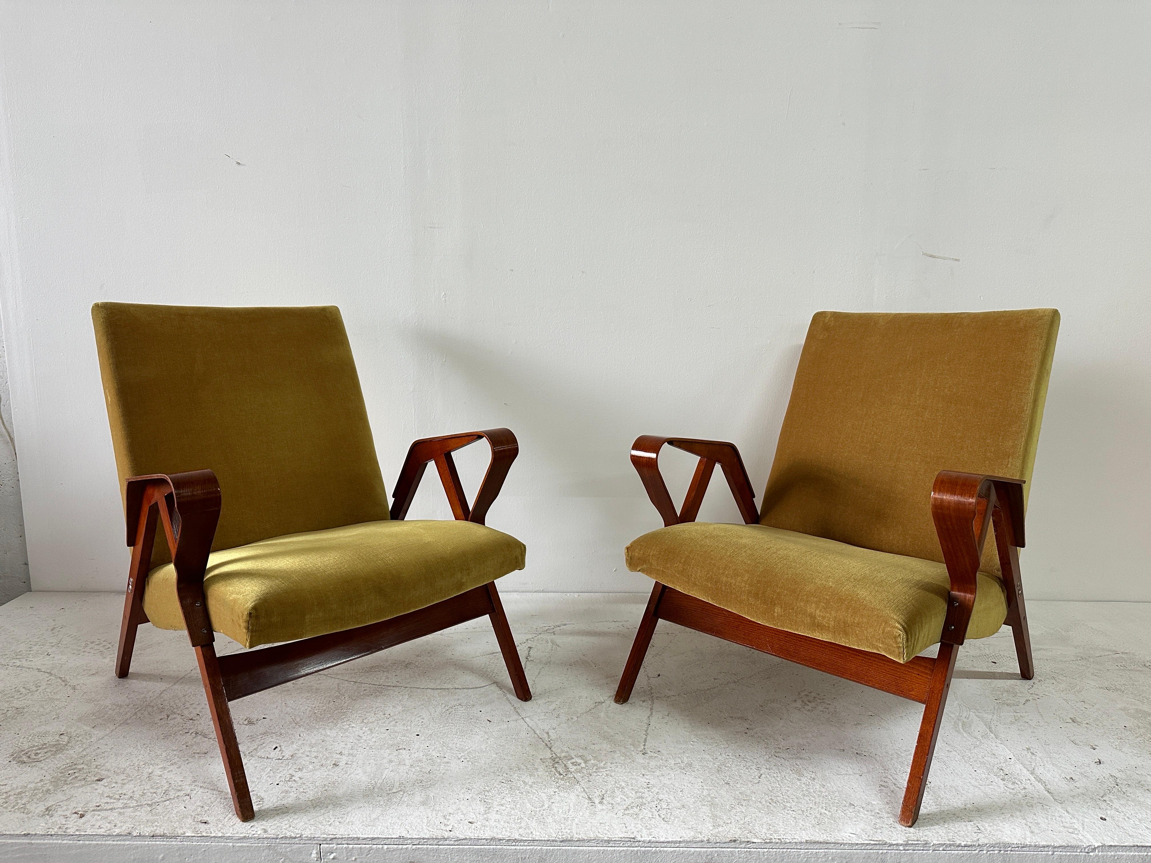 Mid-Century Modern Pair of Bentwood Armchairs, Czechoslovakia 1950 For Sale 5
