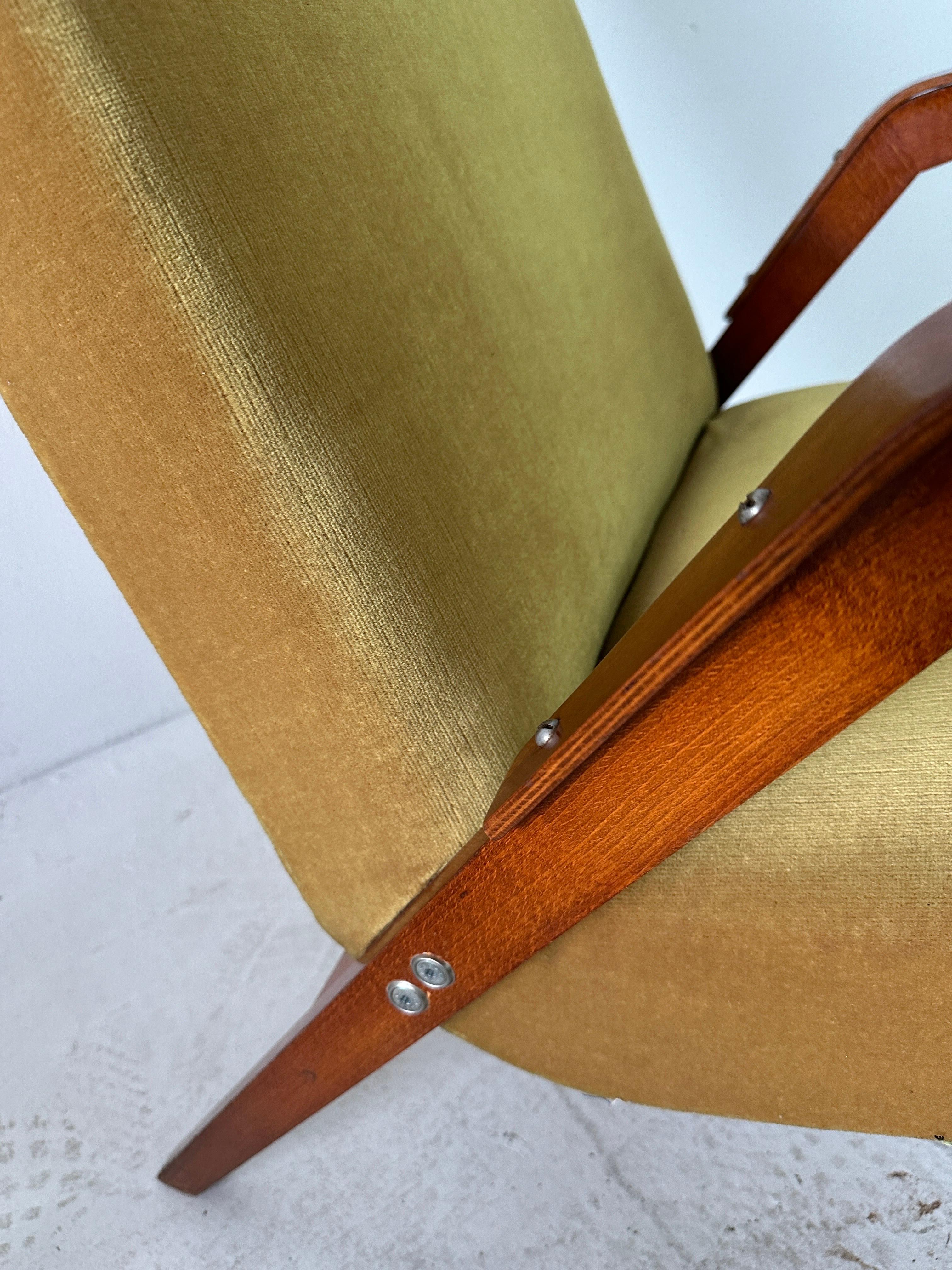 Mid-Century Modern Pair of Bentwood Armchairs, Czechoslovakia 1950 For Sale 6